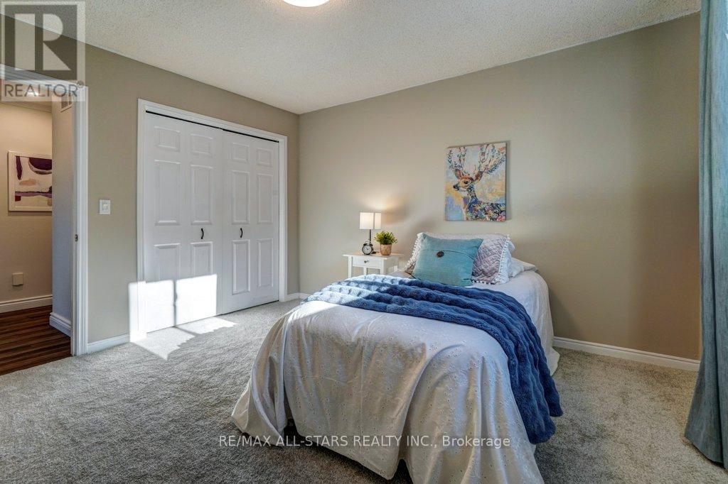 75 HAWLEY CRESCENT - 35