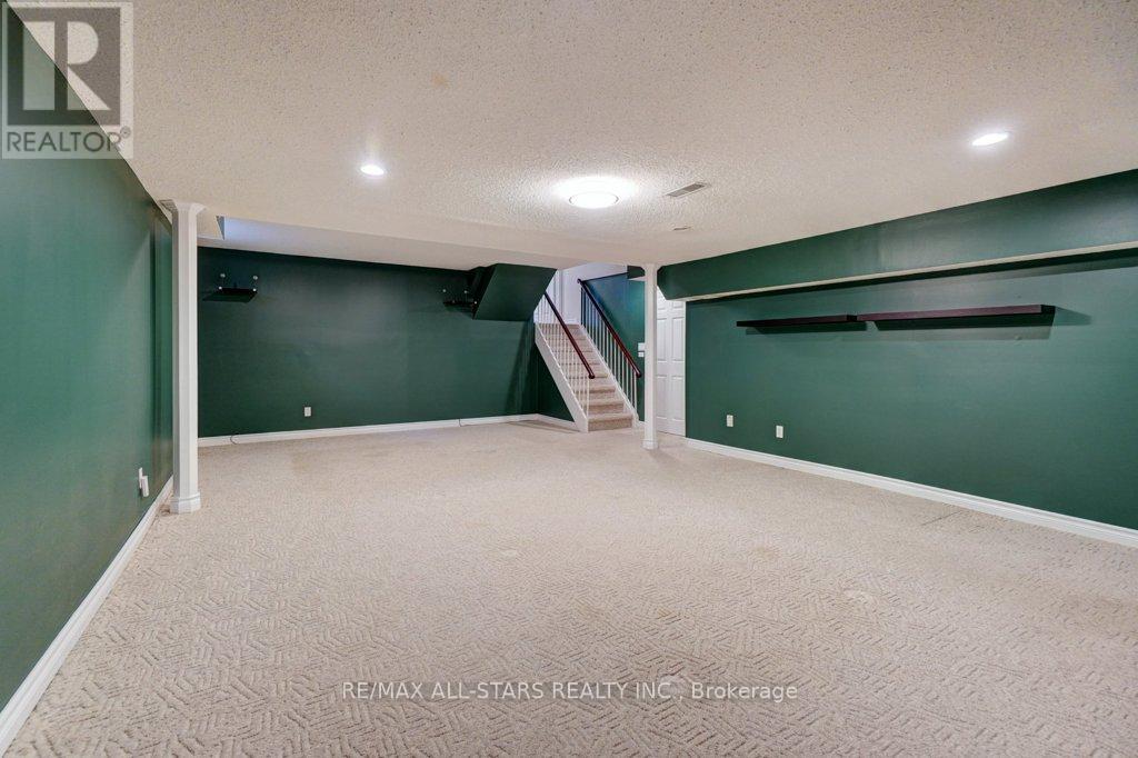 75 HAWLEY CRESCENT - 37