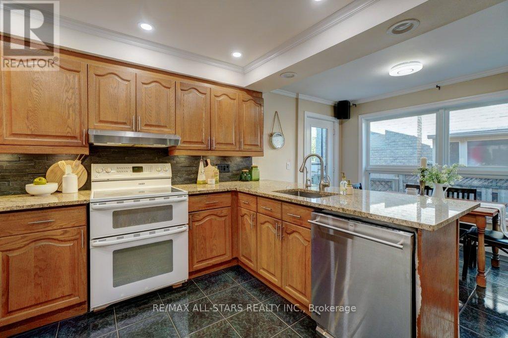 75 HAWLEY CRESCENT - 9