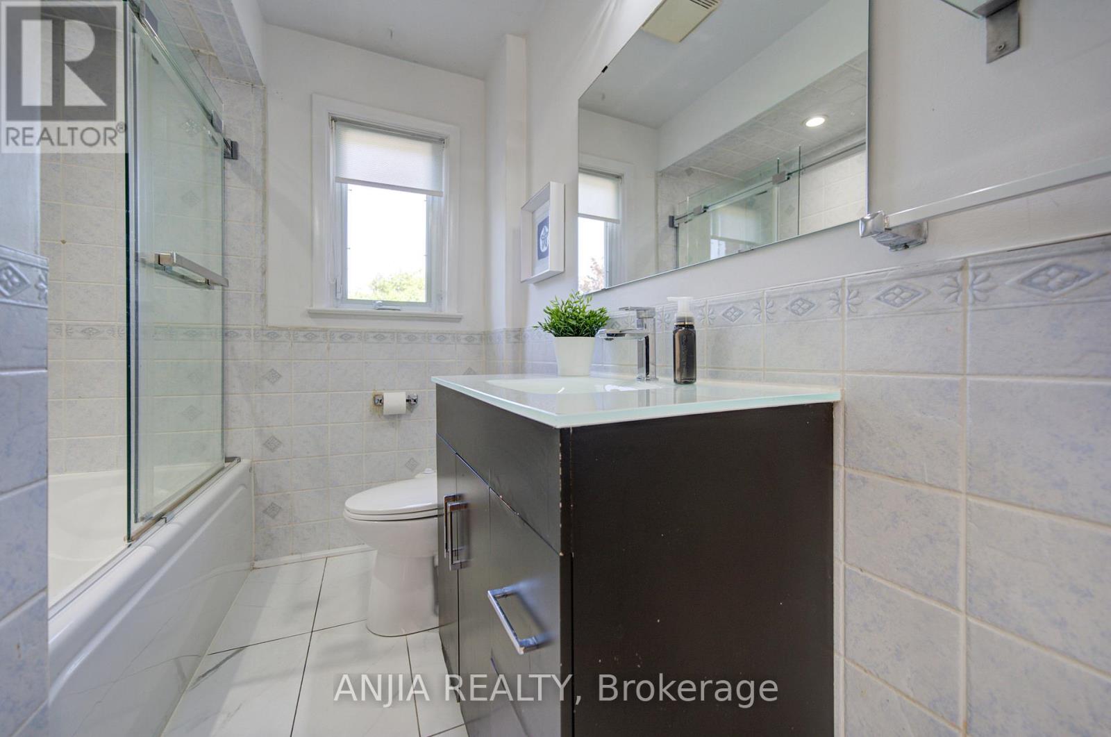 222 ELKA DRIVE - 21