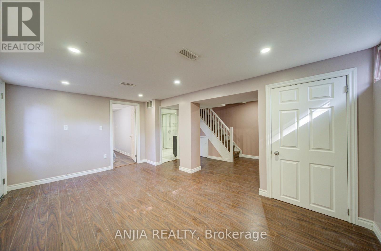 222 ELKA DRIVE - 33