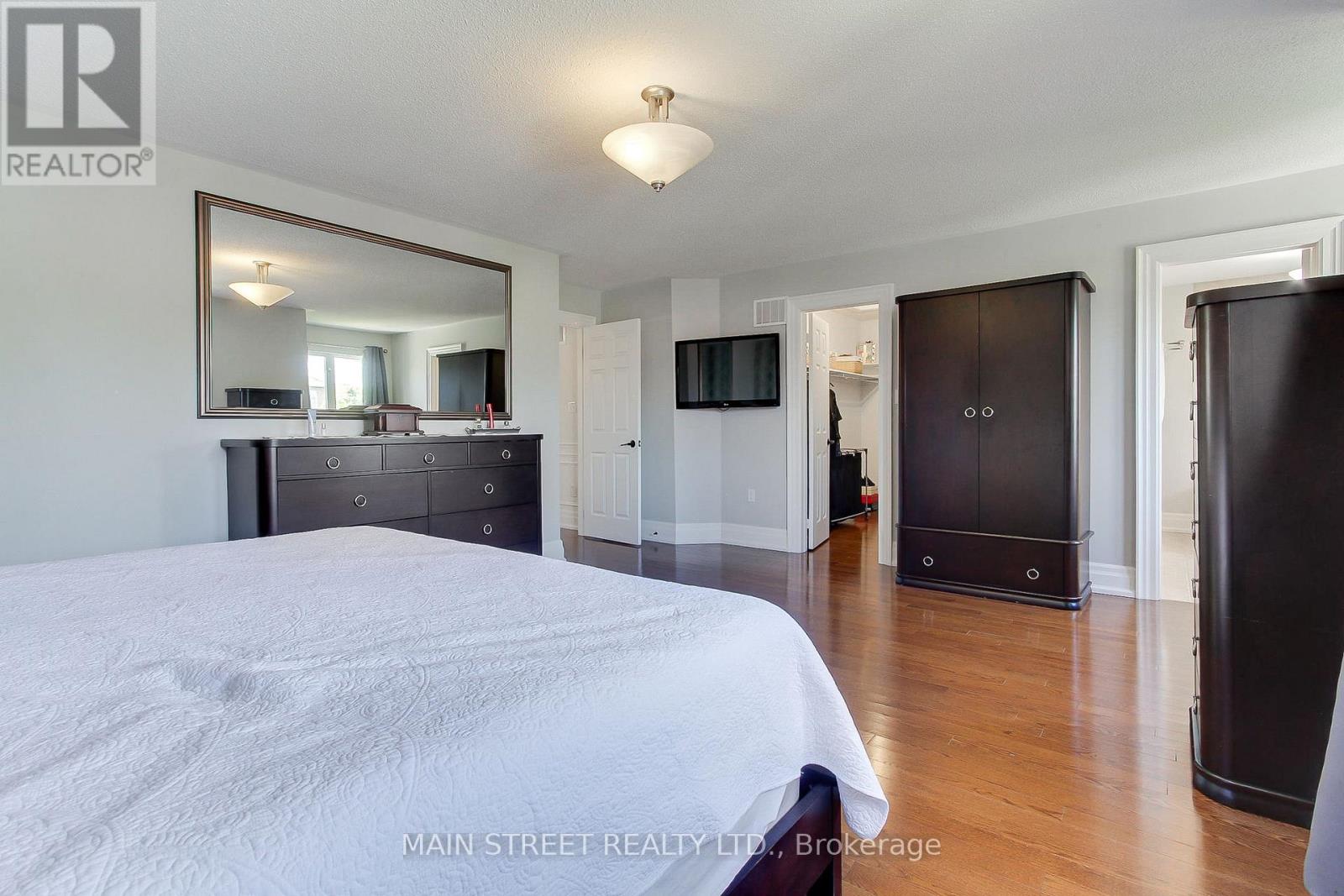 14 REGINALD LAMB CRESCENT - 30
