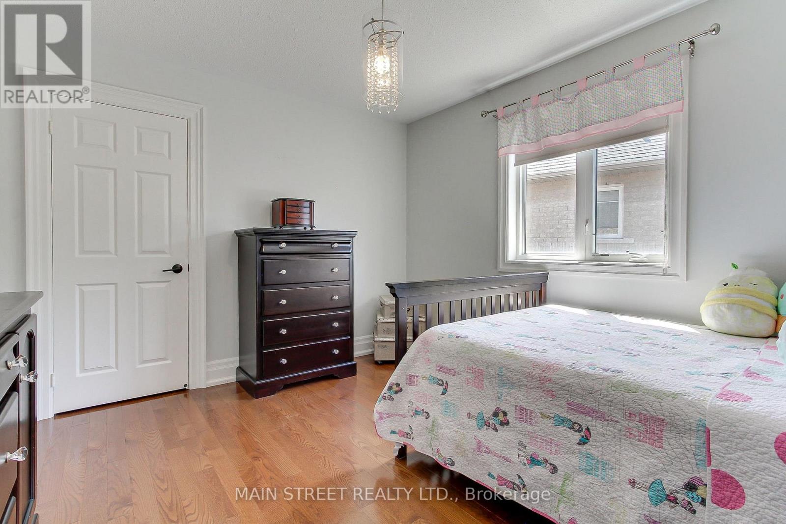 14 REGINALD LAMB CRESCENT - 34