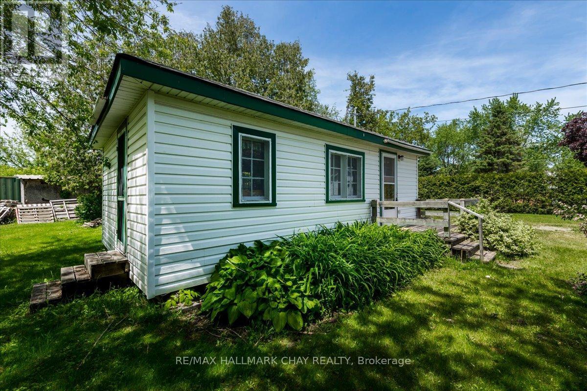 1056 EWART STREET - 2