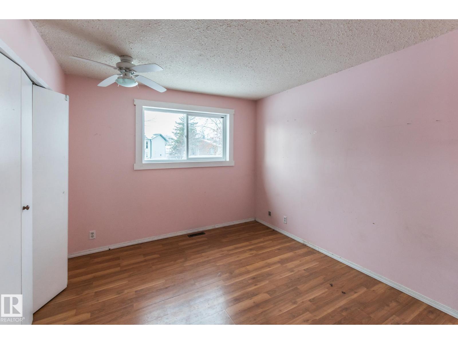 4305 44 ST - 23