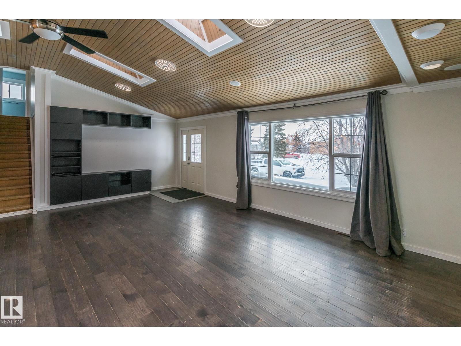 4305 44 ST - 6
