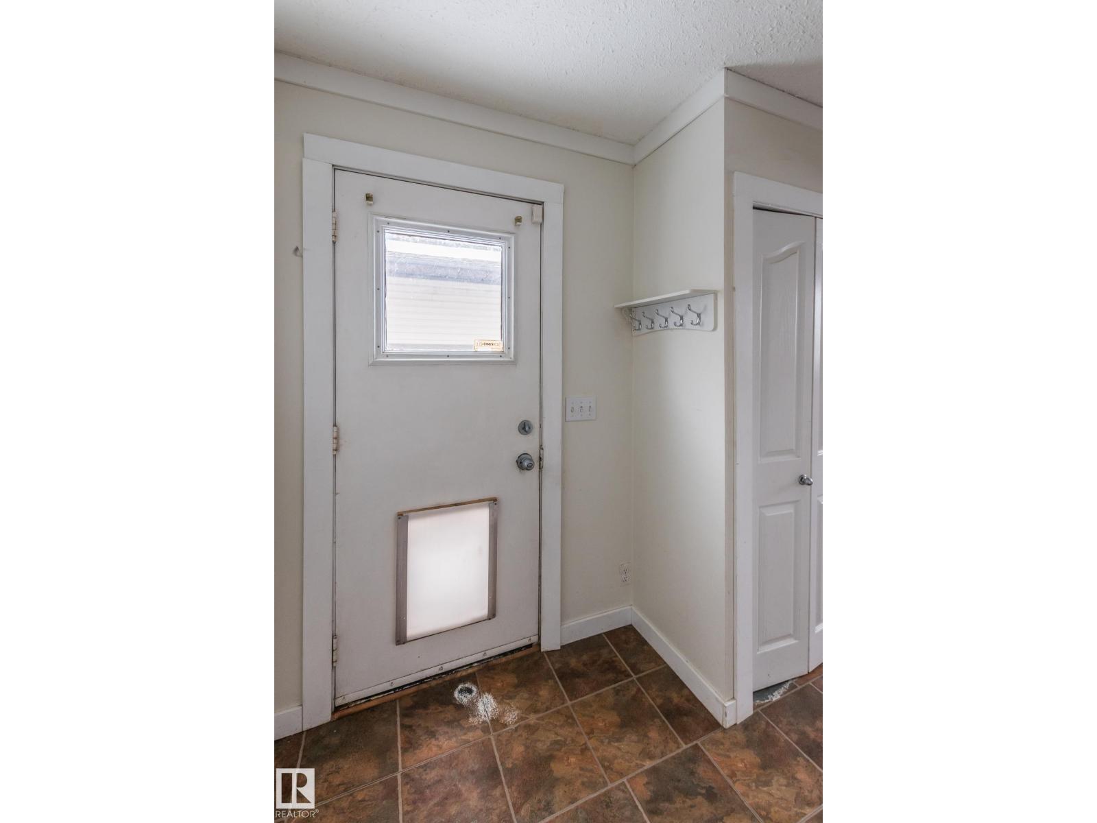 4305 44 ST - 20