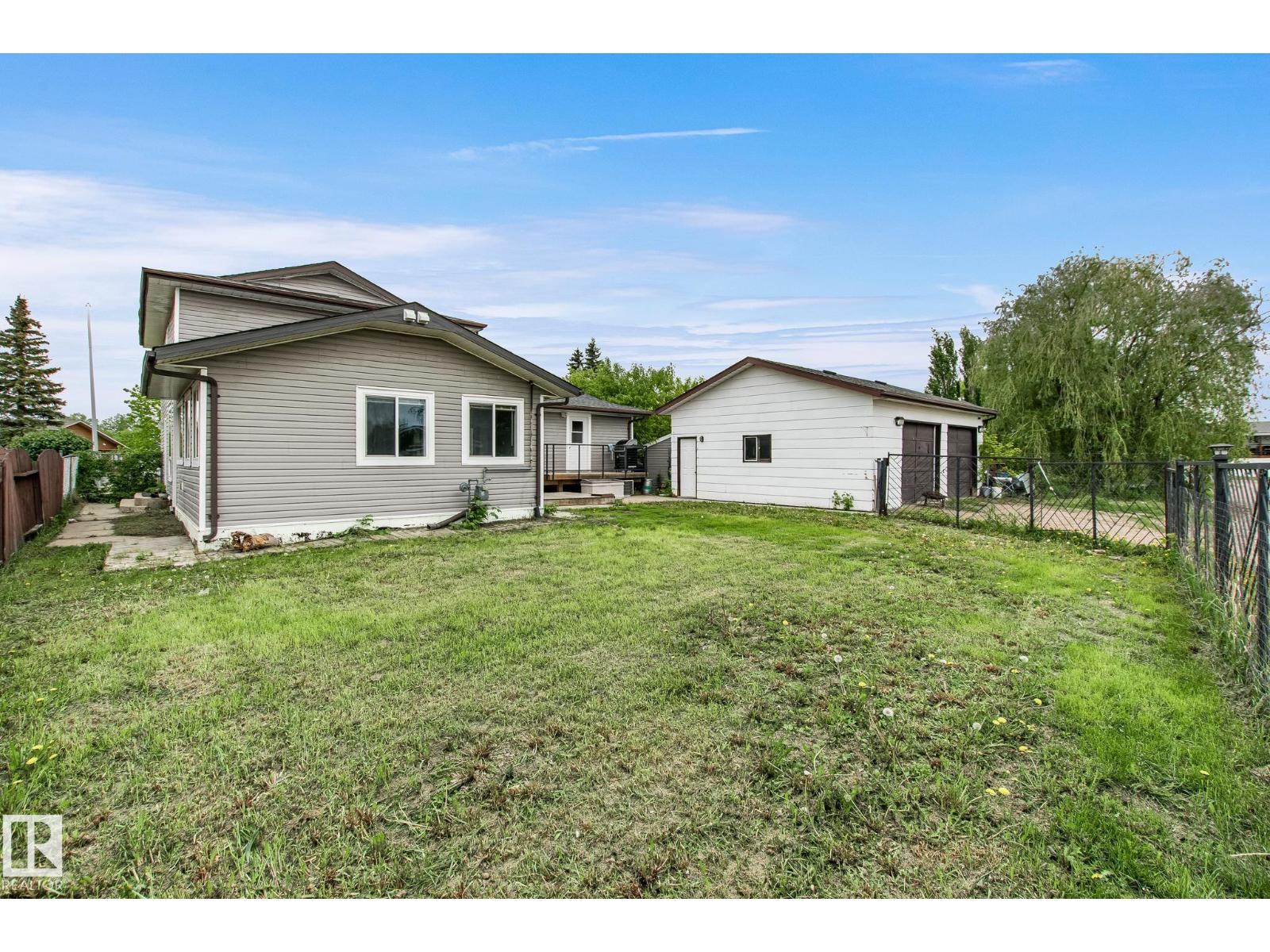 4305 44 ST - 43