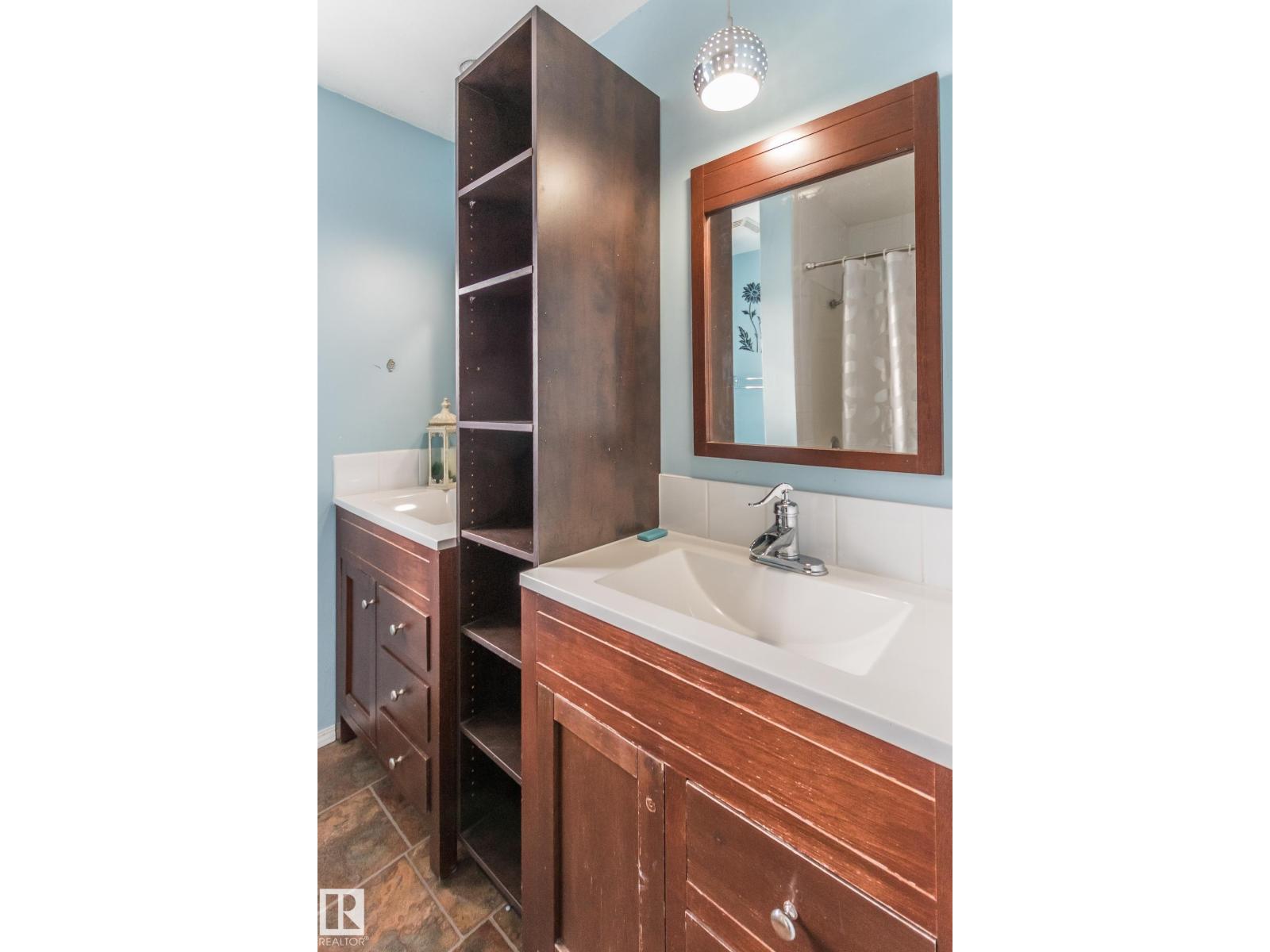 4305 44 ST - 29