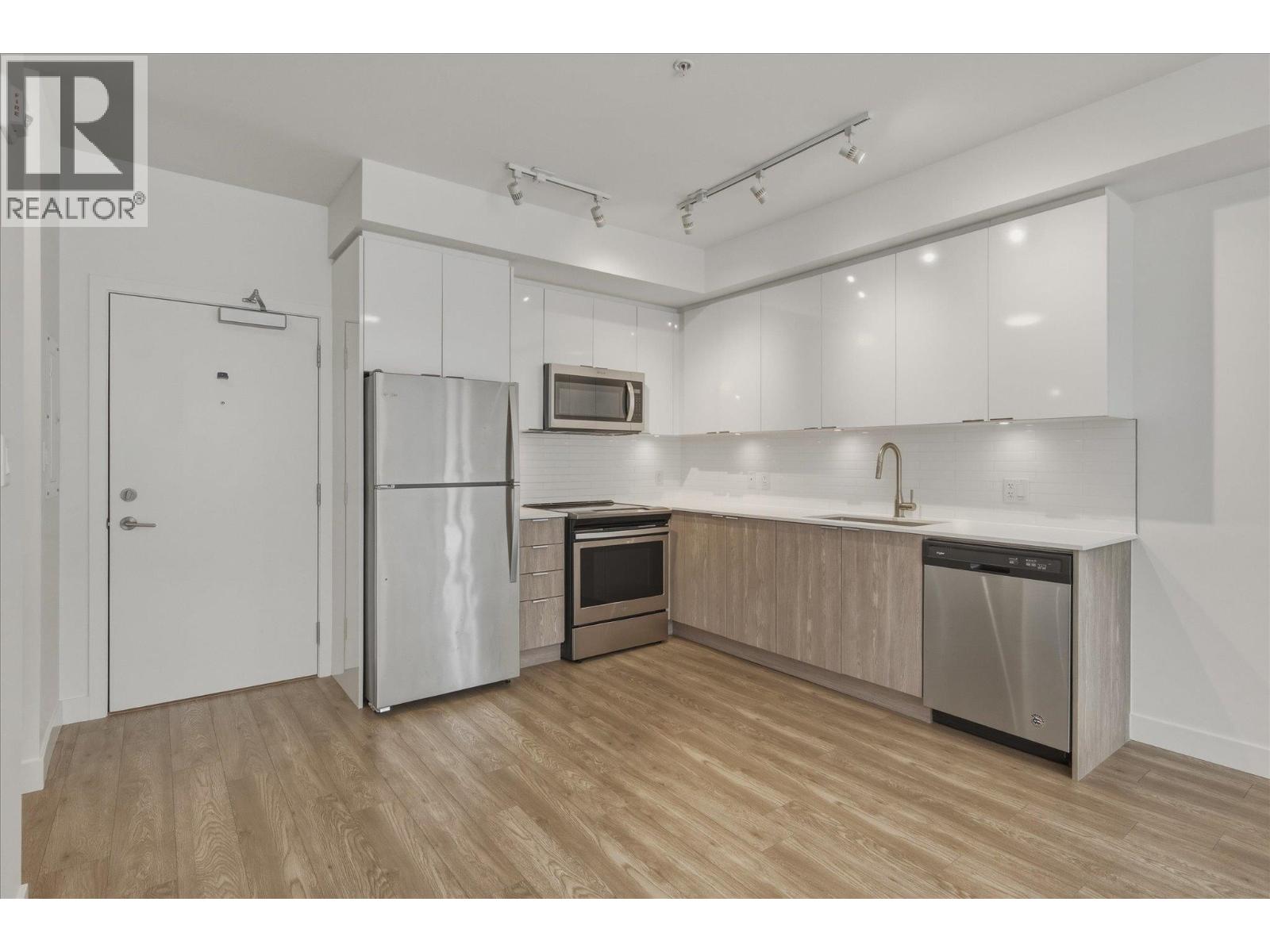 1 Bed, 1 Bath Condo for Sale in Squamish – 402 37881 CLEVELAND AVENUE, Squamish – MLS# R3132093 - Image 2