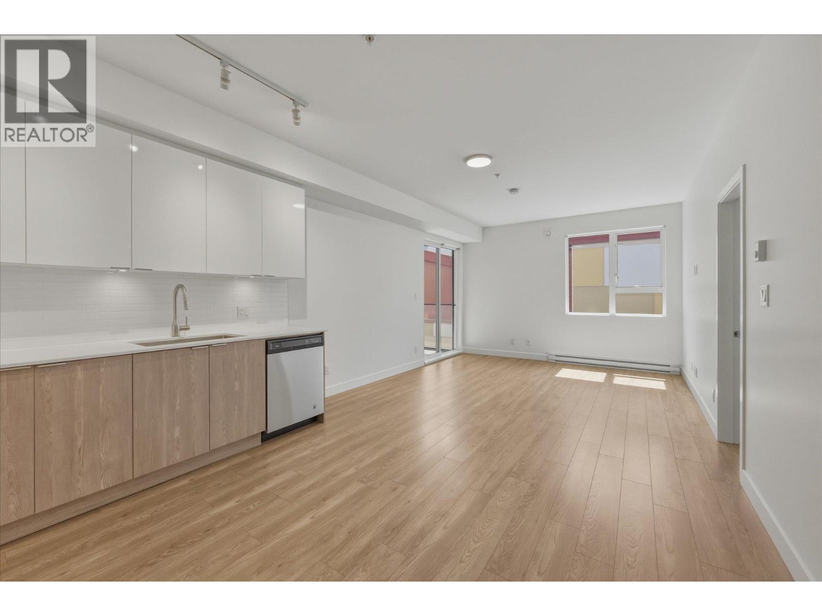 1 Bed, 1 Bath Condo for Sale in Squamish – 402 37881 CLEVELAND AVENUE, Squamish – MLS# R3132093 - Image 3