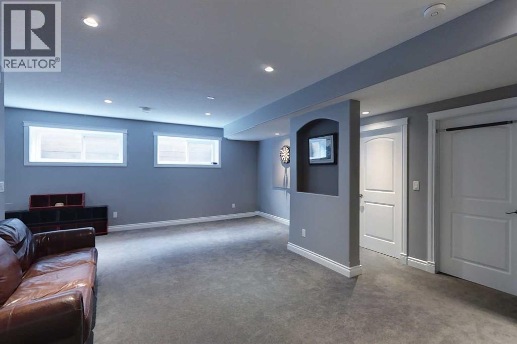 701 9 Street SE — photo 32
