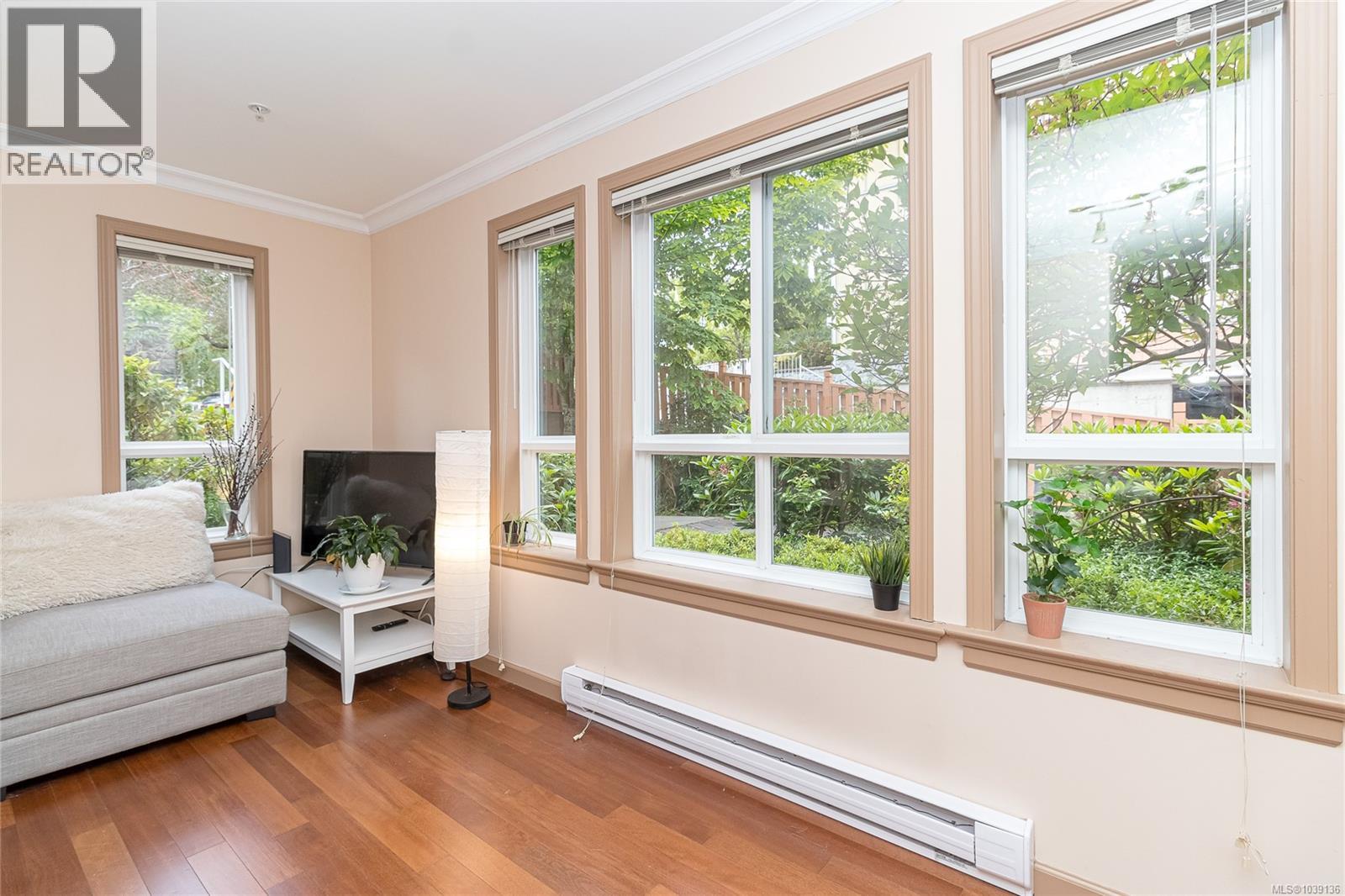 105 1514 Church Ave, Saanich