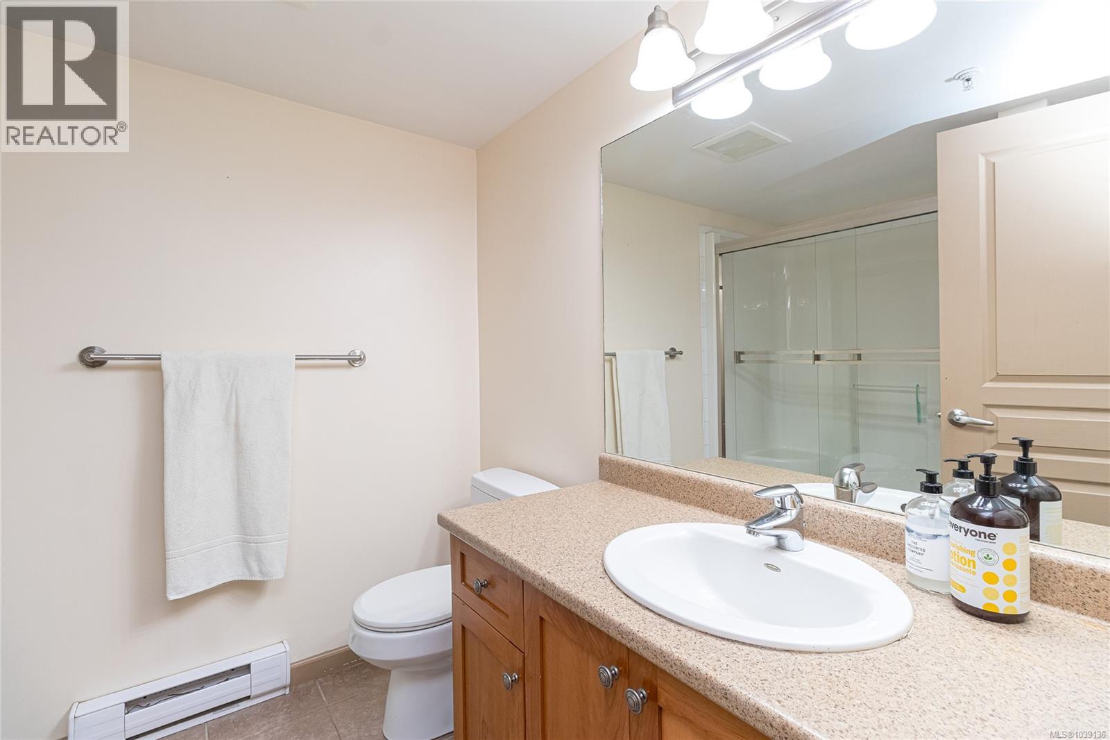 105 1514 Church Ave, Saanich