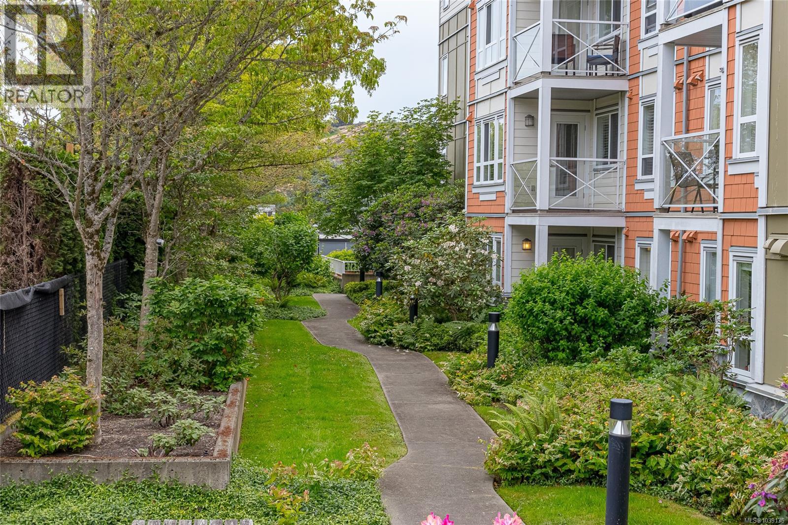 105 1514 Church Ave, Saanich