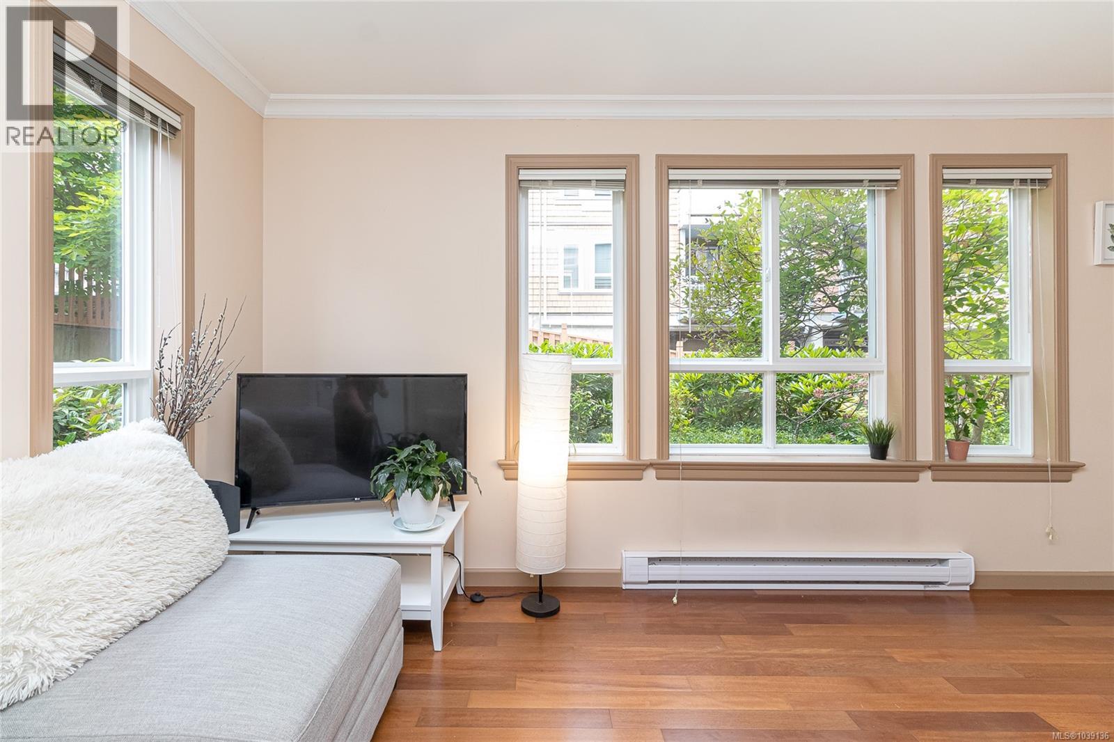 105 1514 Church Ave, Saanich