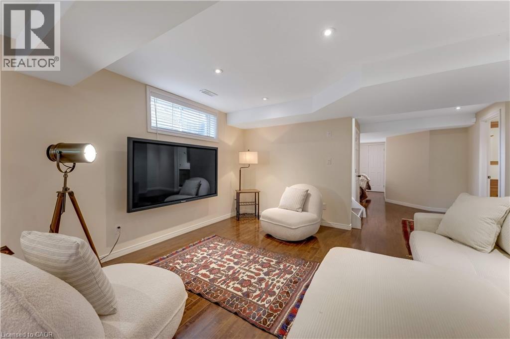 31 PARKVALE Drive - 21