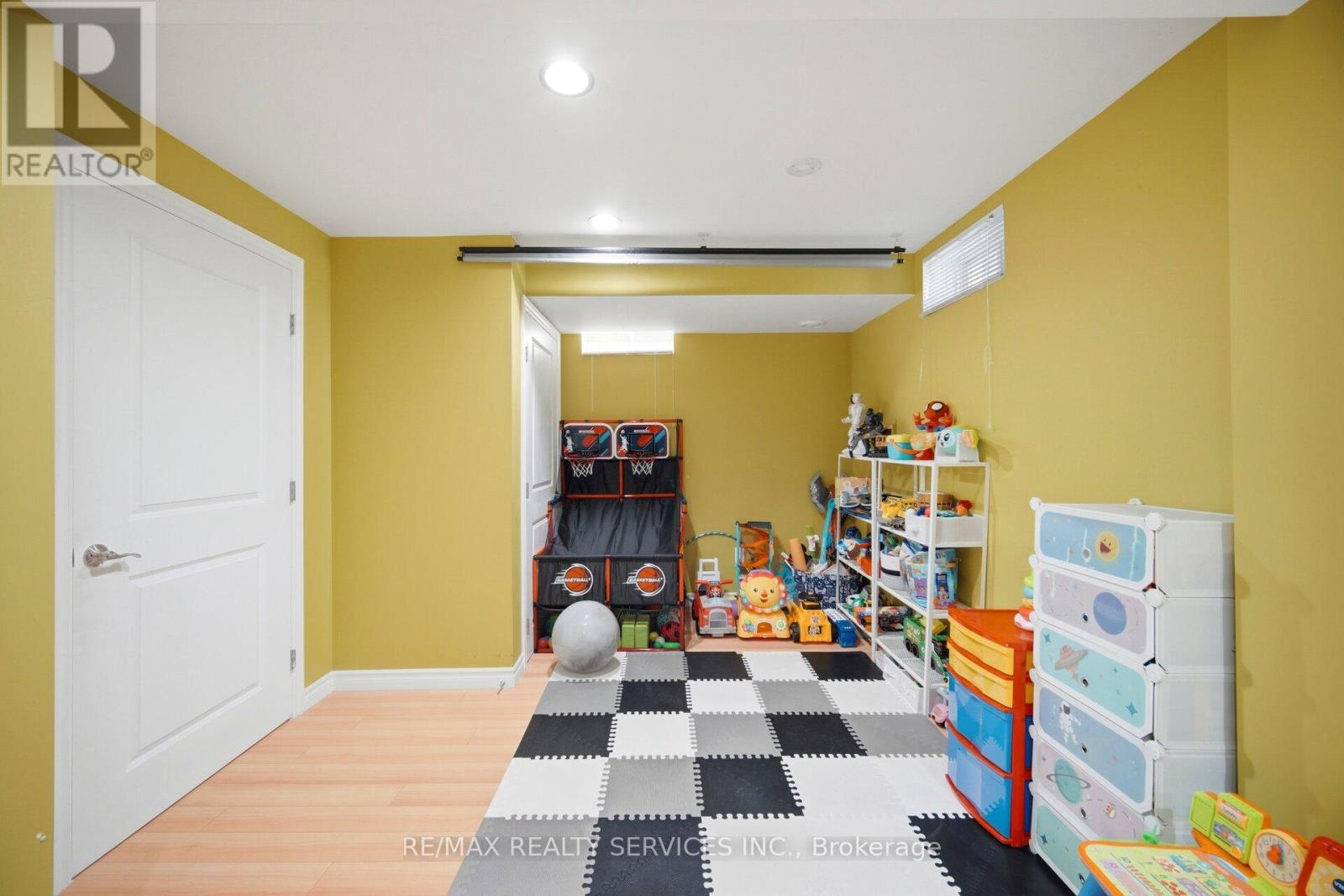 32 ASHDALE ROAD - 37