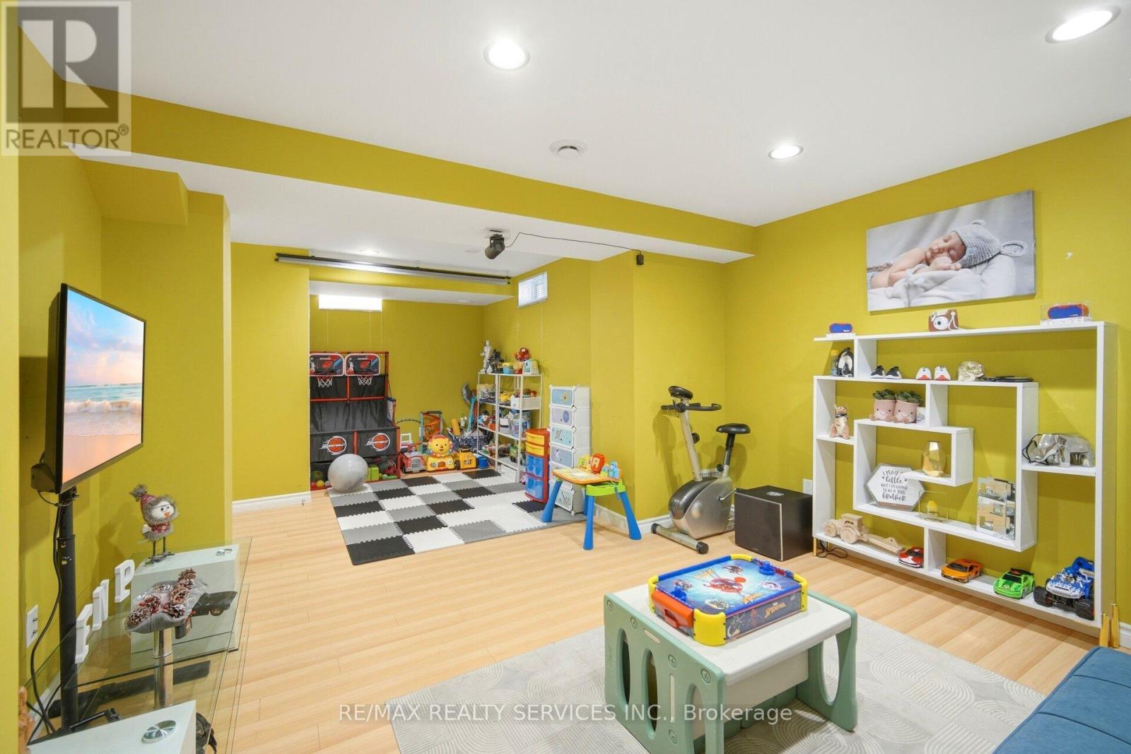 32 ASHDALE ROAD - 39