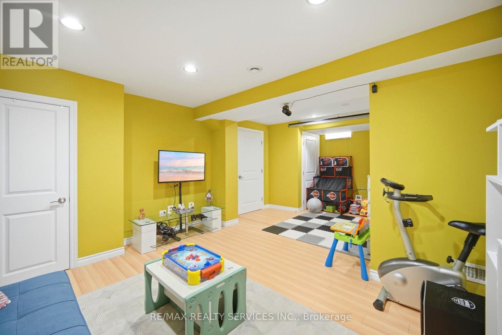 32 ASHDALE ROAD - 40