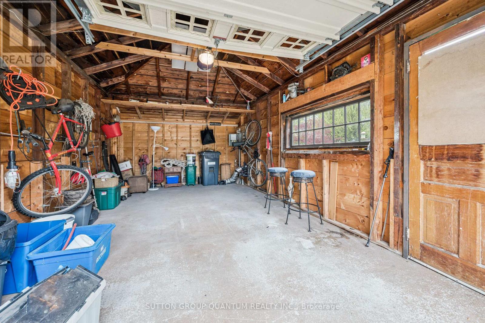2085 EMERALD CRESCENT - 34
