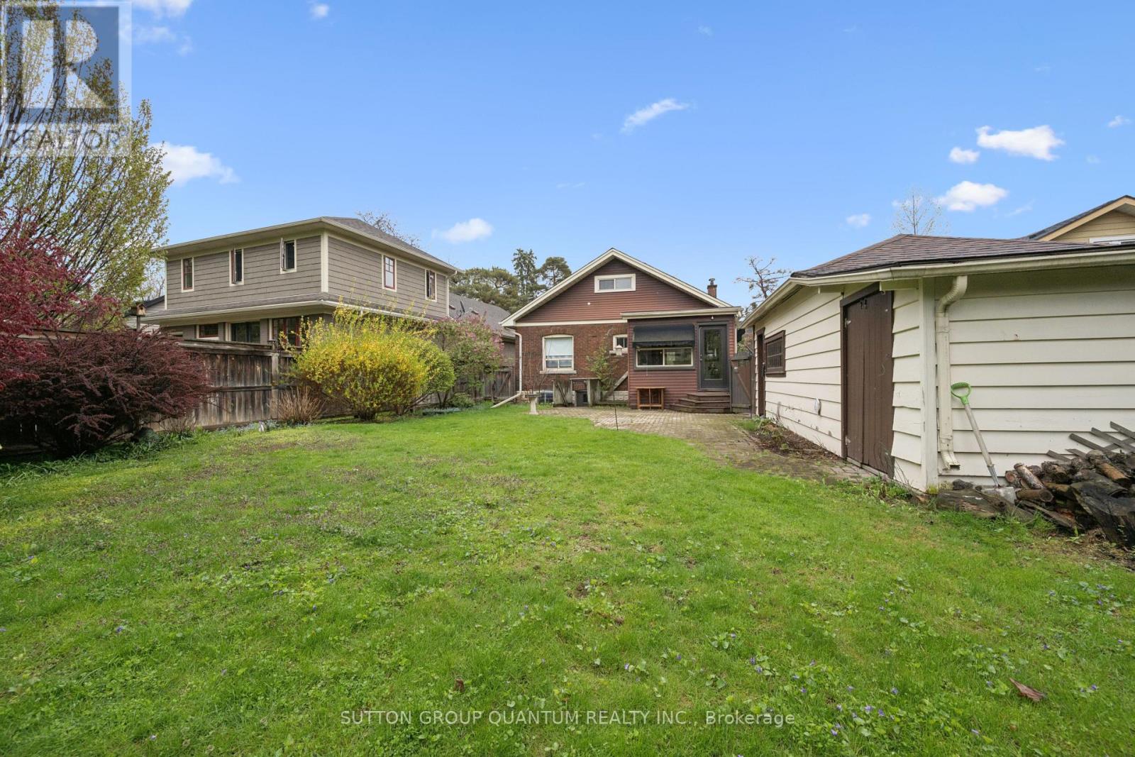 2085 EMERALD CRESCENT - 37