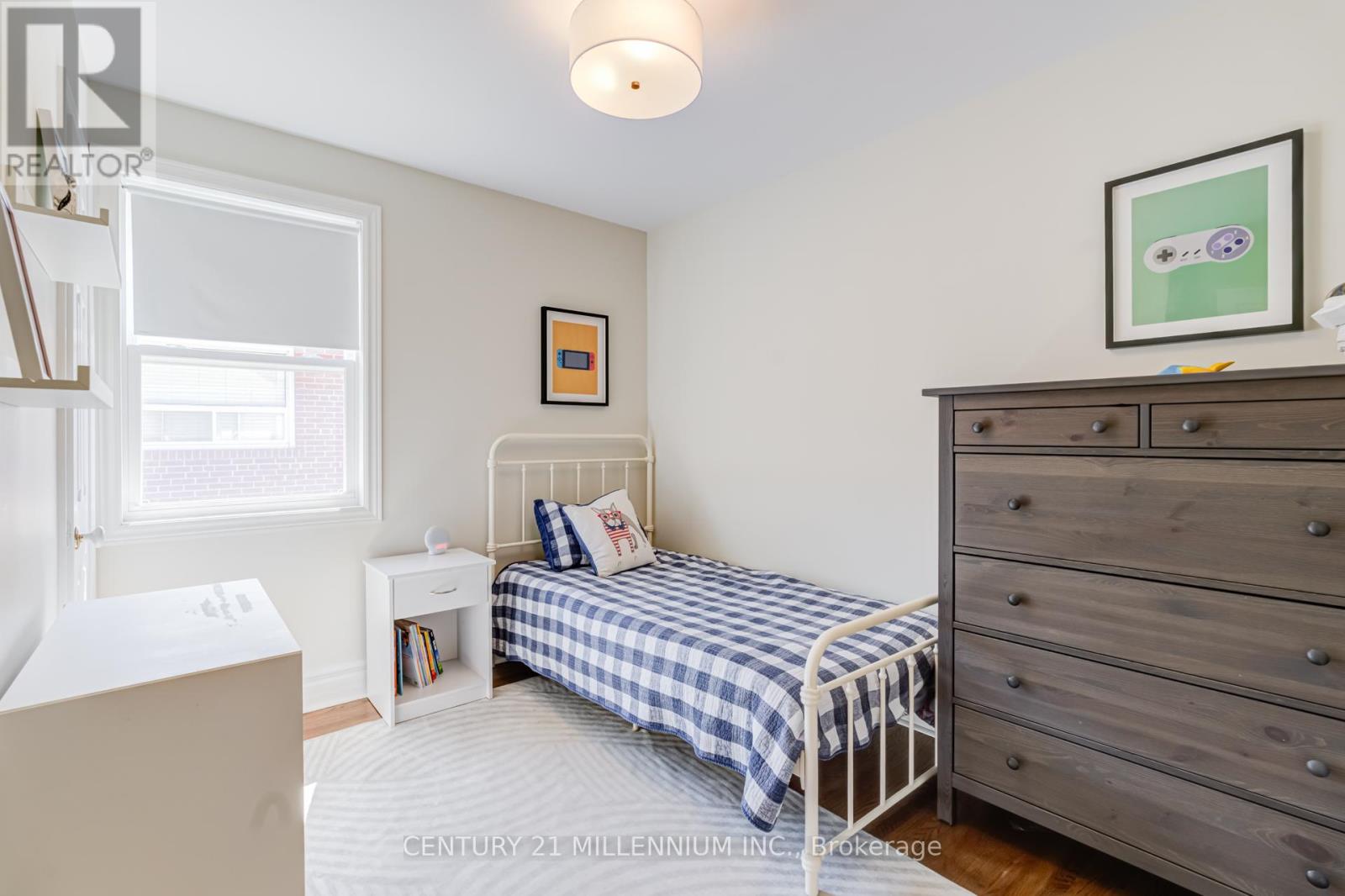 9 PRINCE CHARLES DRIVE - 13