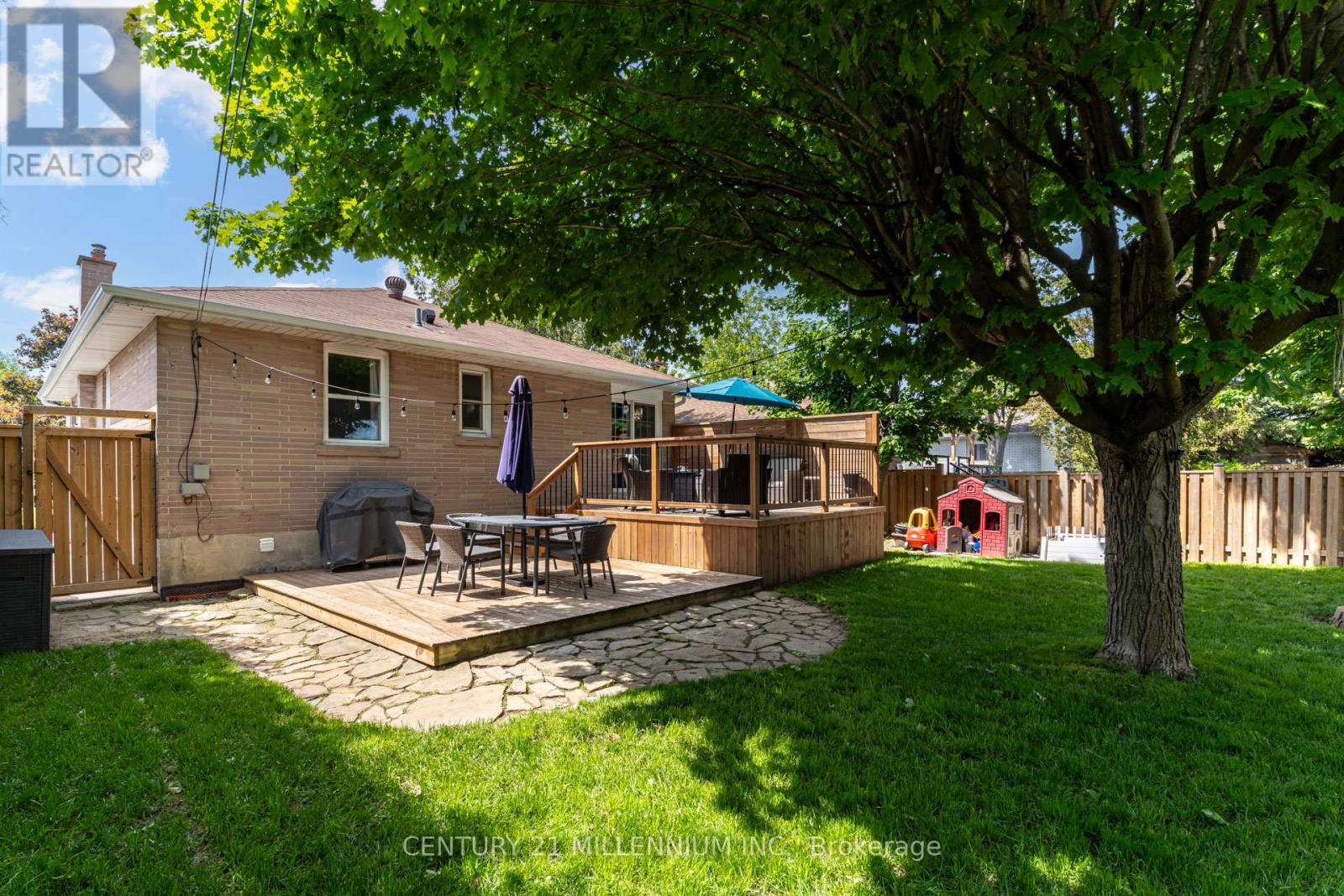 9 PRINCE CHARLES DRIVE - 19