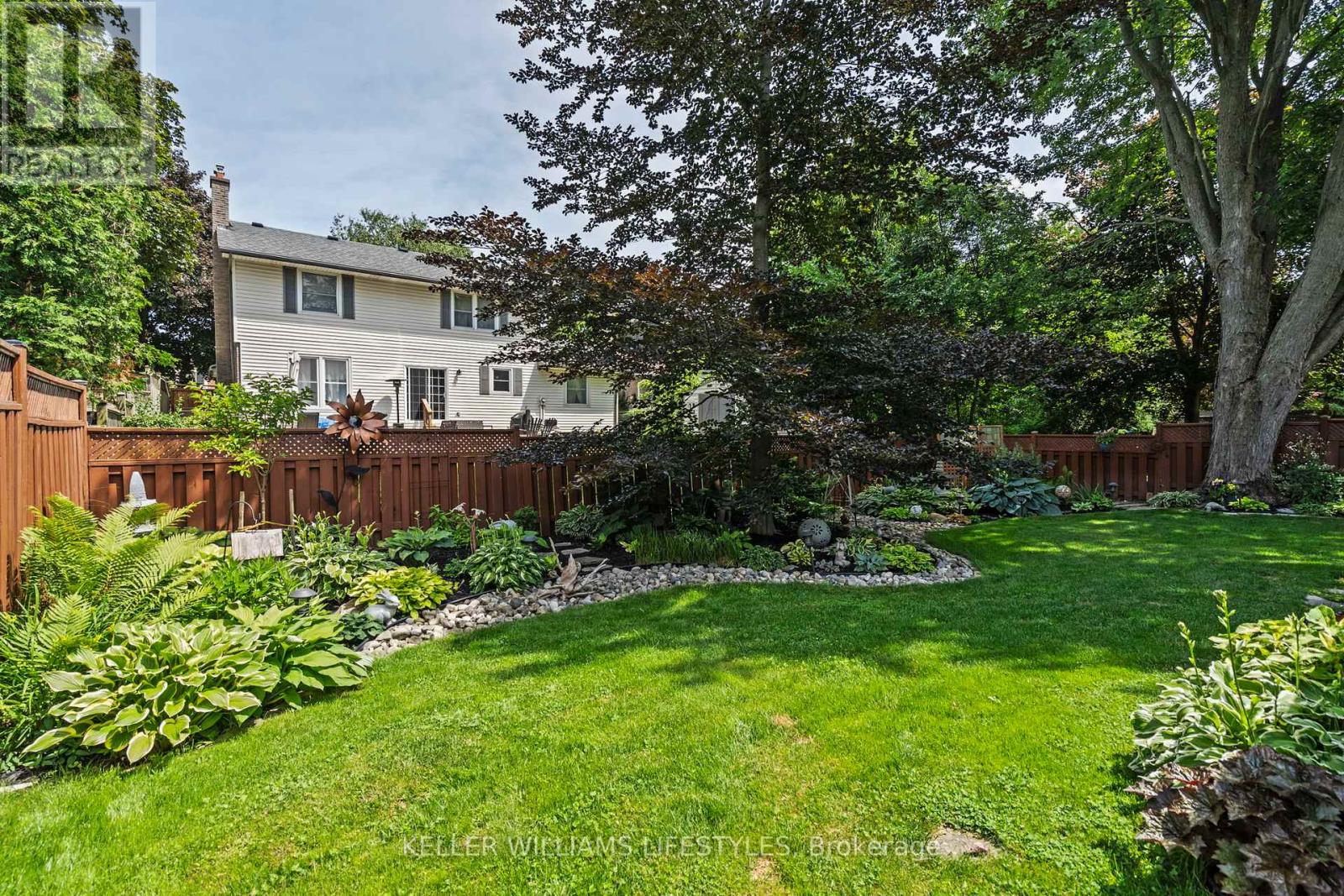 71 BLACKTHORNE CRESCENT