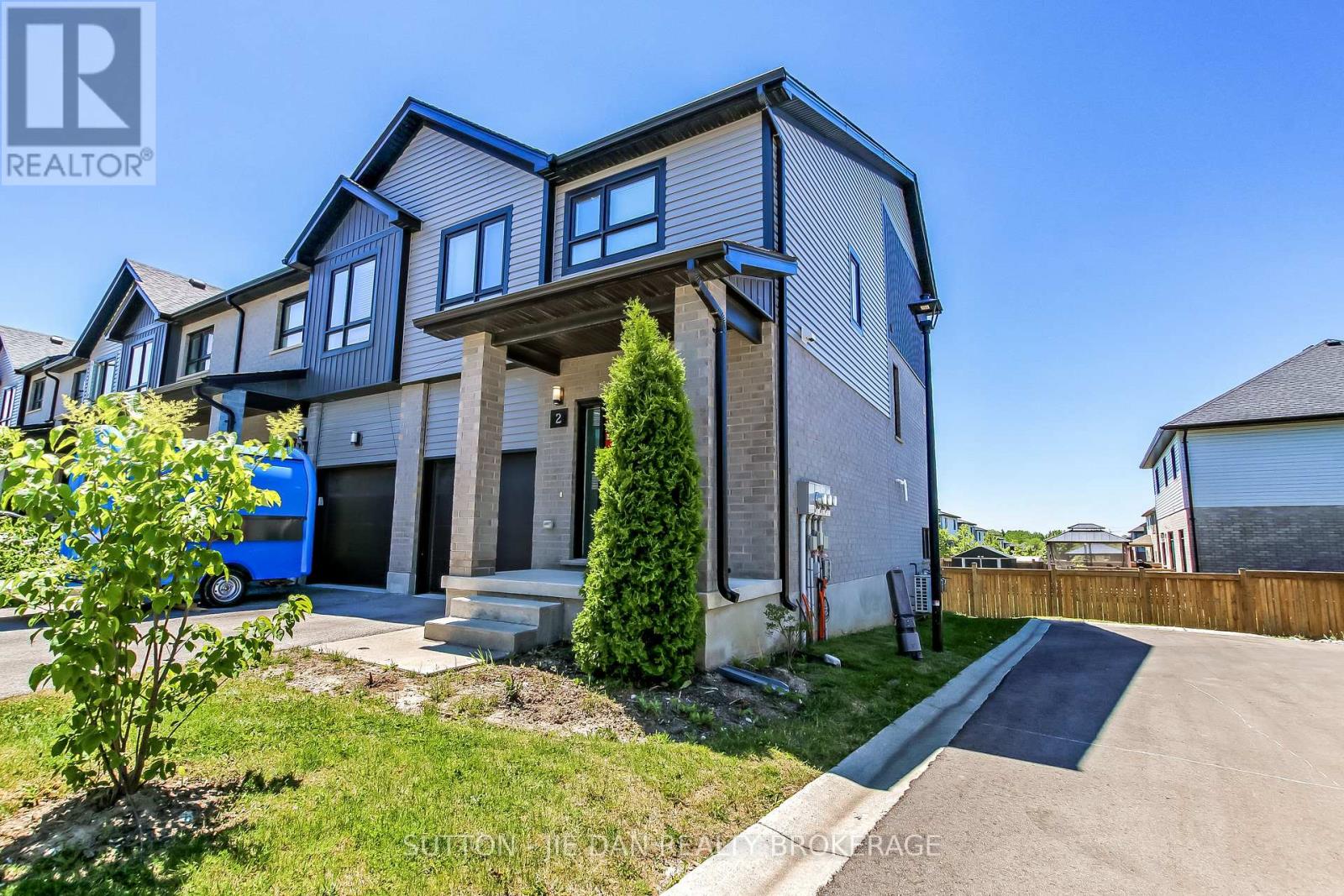 #2 819 KLEINBURG DRIVE - 1