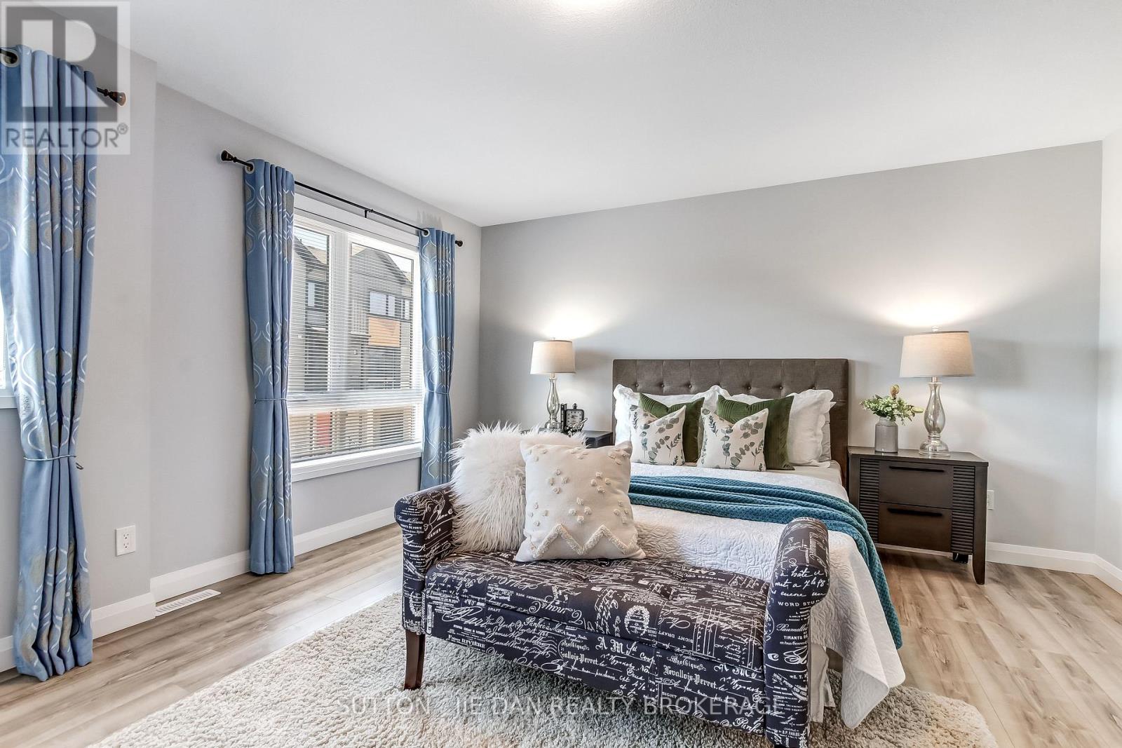 #2 819 KLEINBURG DRIVE - 13