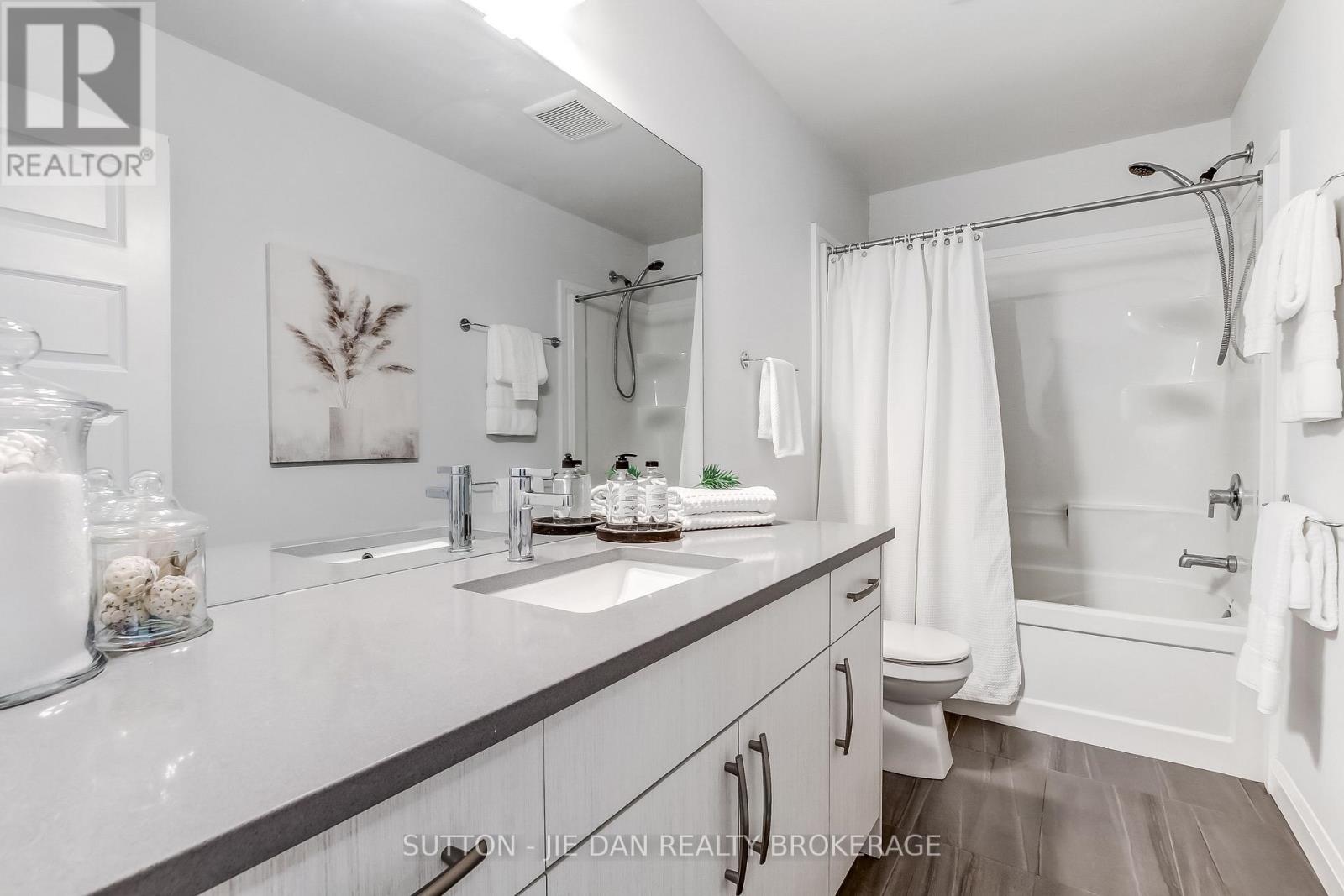 #2 819 KLEINBURG DRIVE - 15