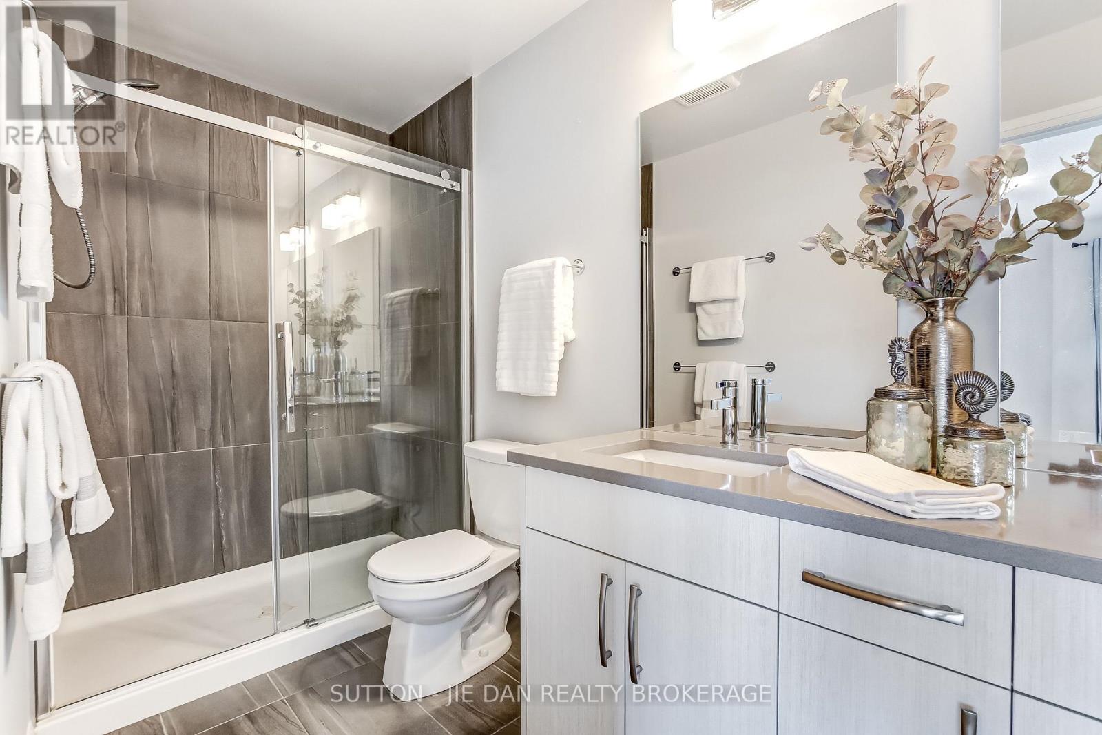 #2 819 KLEINBURG DRIVE - 18