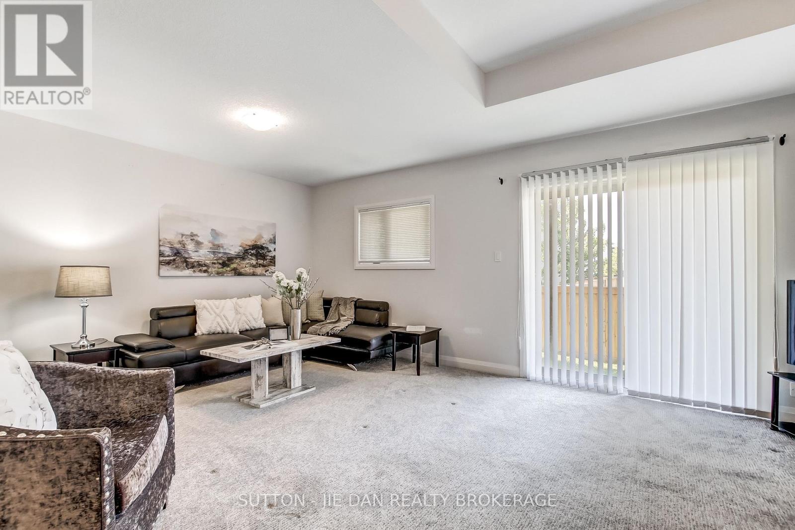 #2 819 KLEINBURG DRIVE - 19