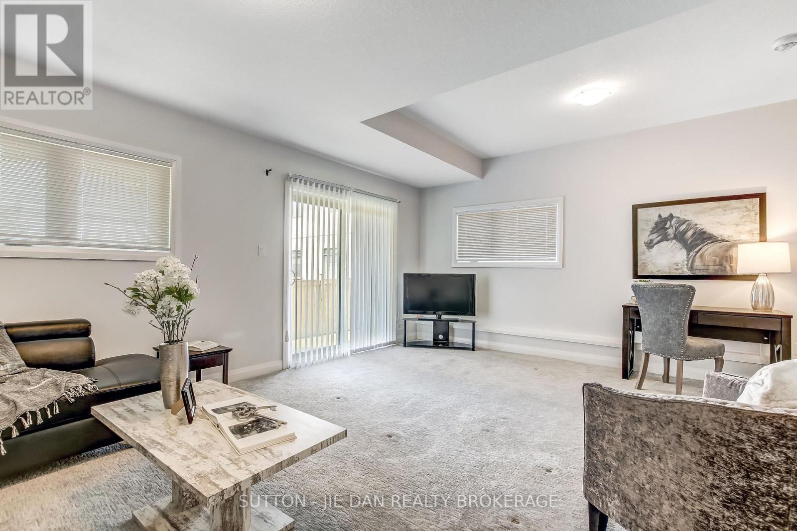 #2 819 KLEINBURG DRIVE - 20