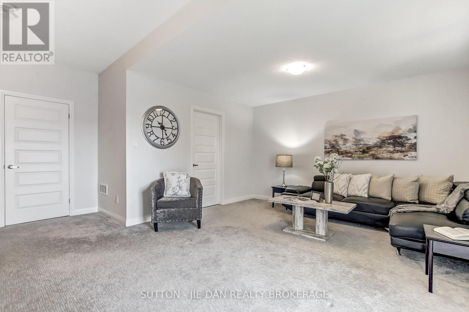 #2 819 KLEINBURG DRIVE - 21
