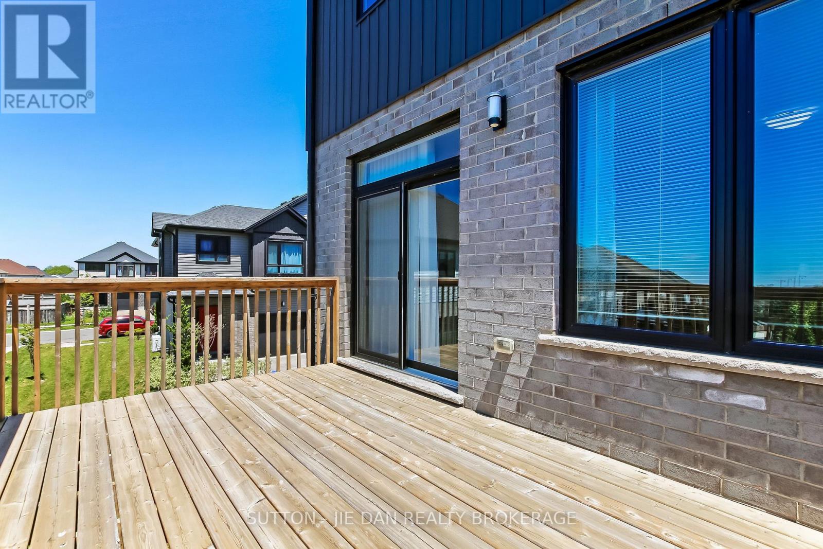 #2 819 KLEINBURG DRIVE - 23