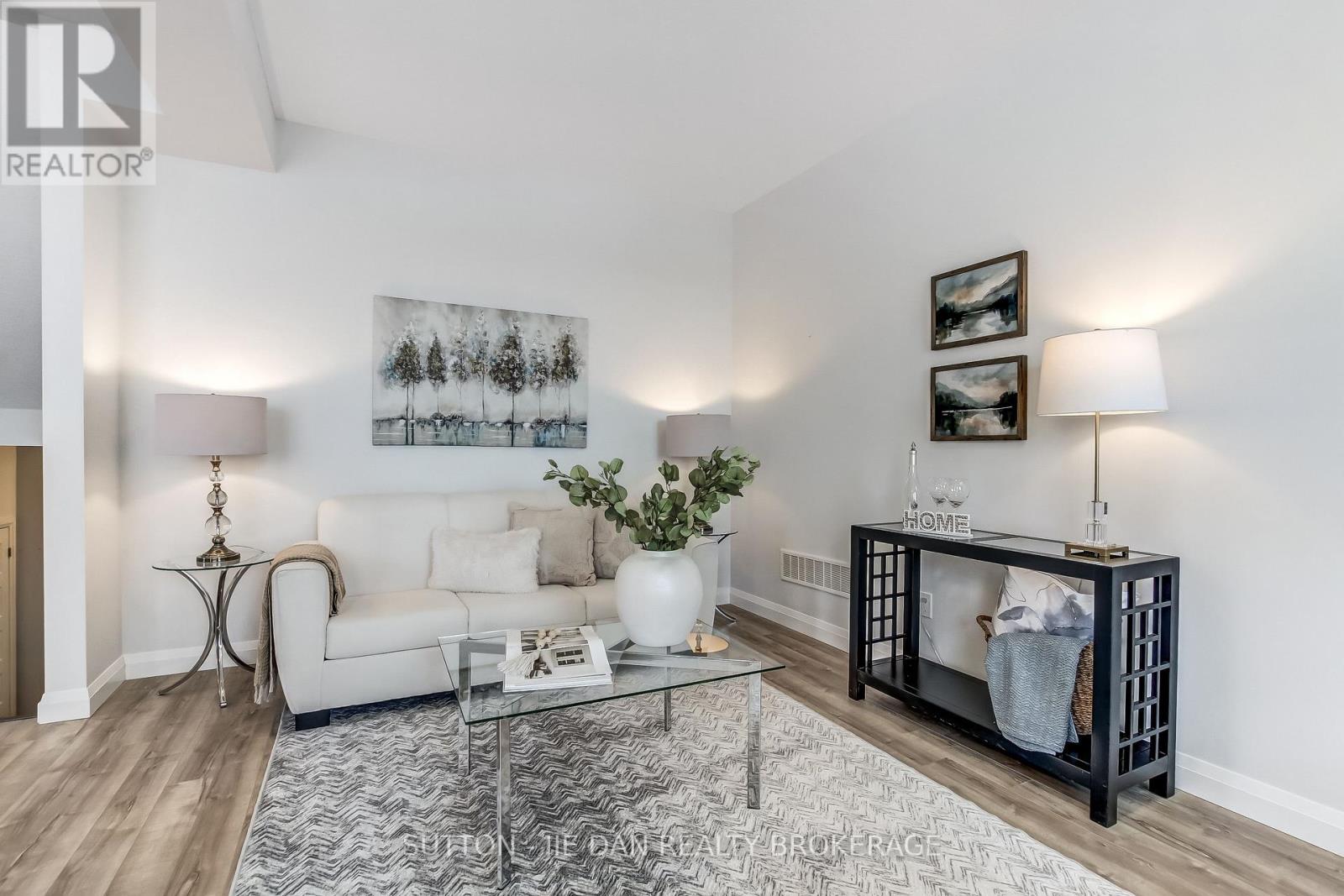 #2 819 KLEINBURG DRIVE - 5