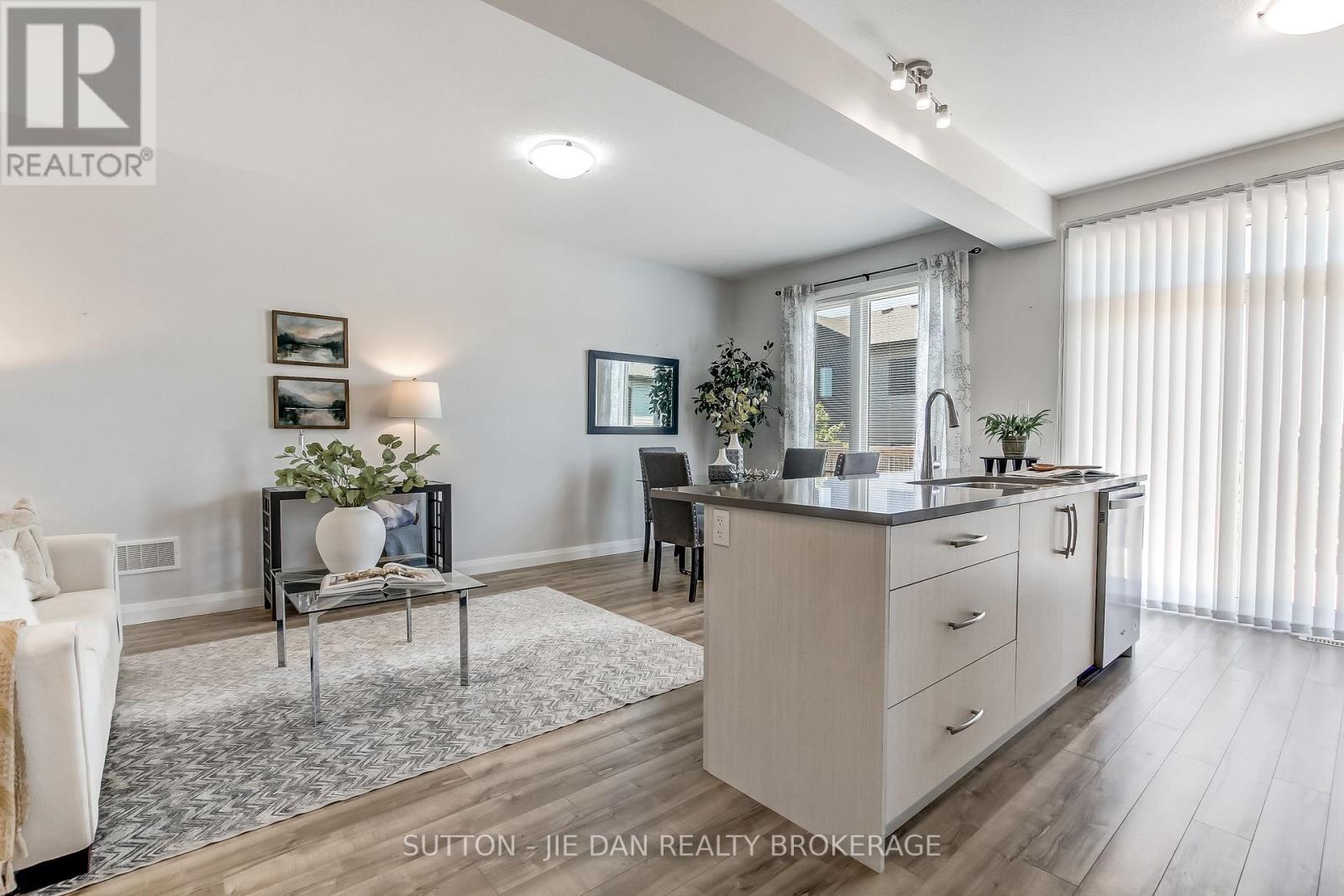 #2 819 KLEINBURG DRIVE - 6