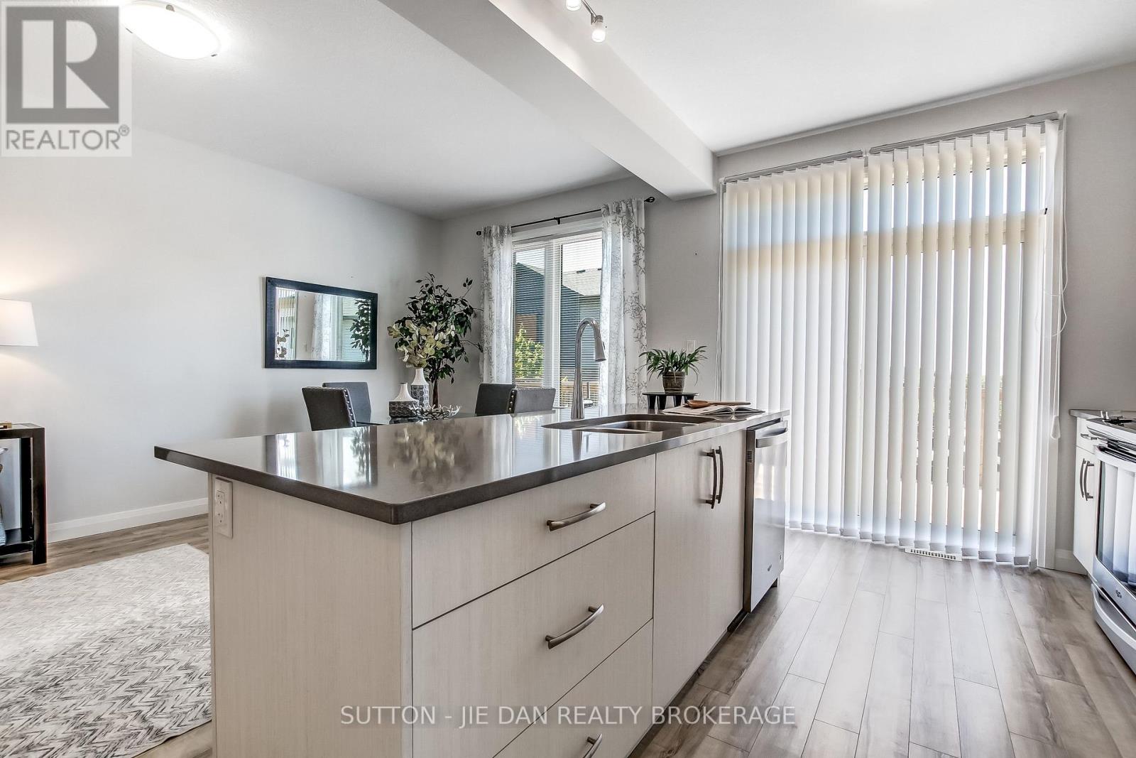 #2 819 KLEINBURG DRIVE - 7