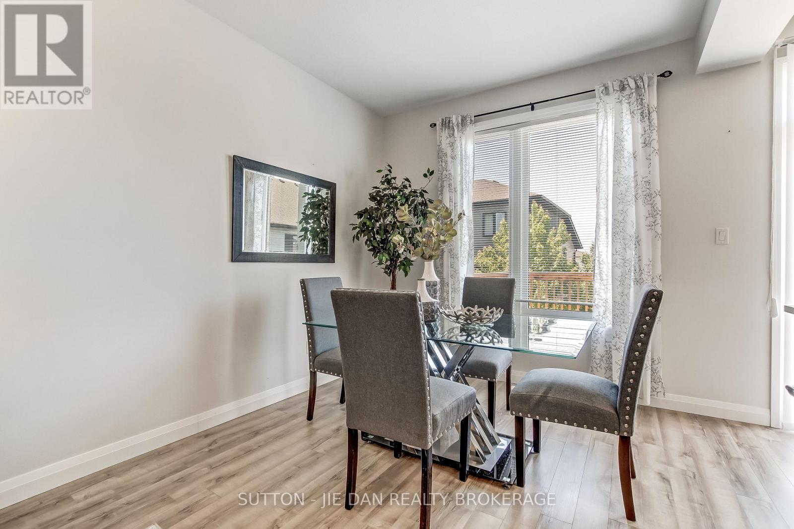 #2 819 KLEINBURG DRIVE - 9