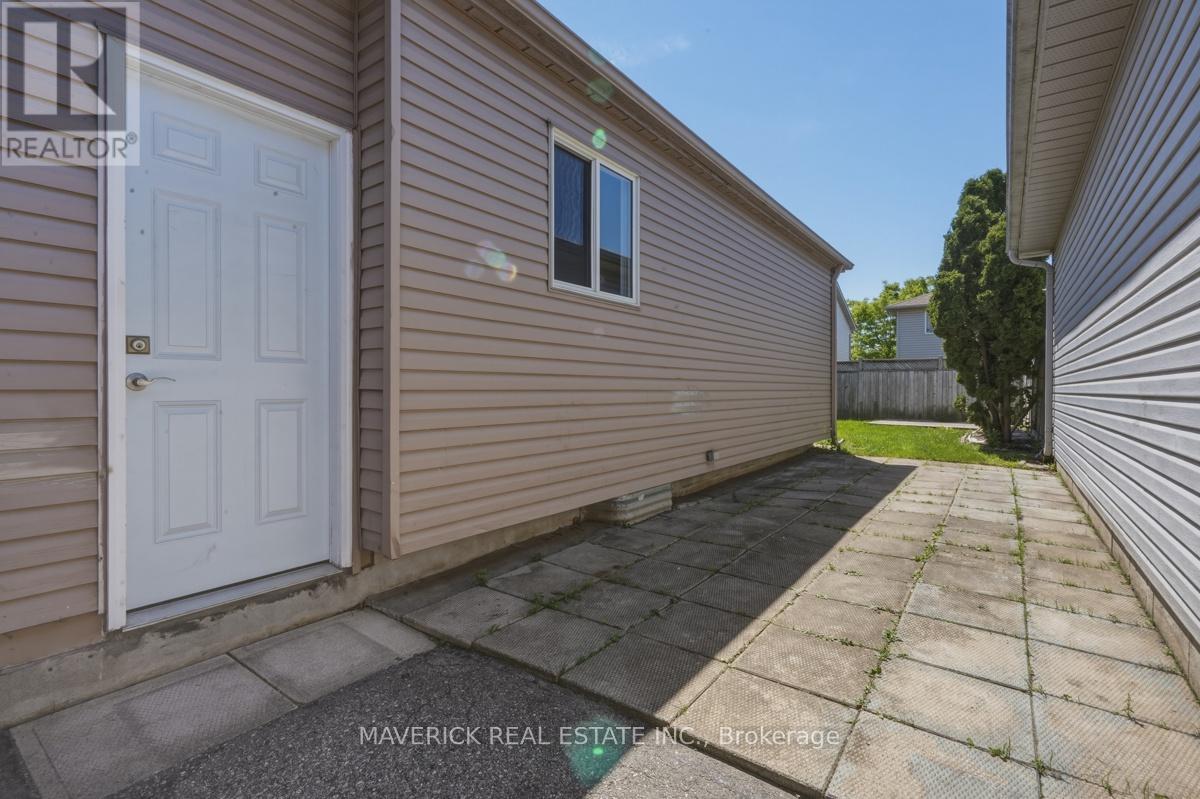 315 SIMPSON CRESCENT - 38
