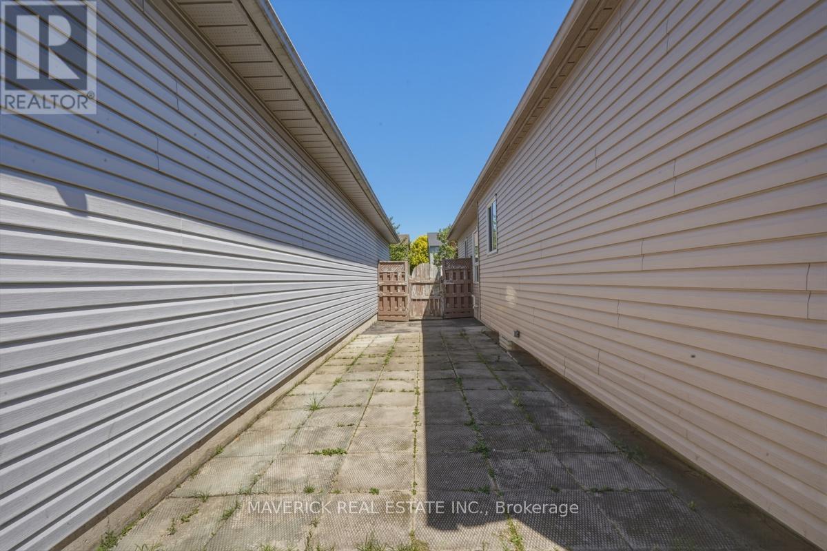 315 SIMPSON CRESCENT - 39