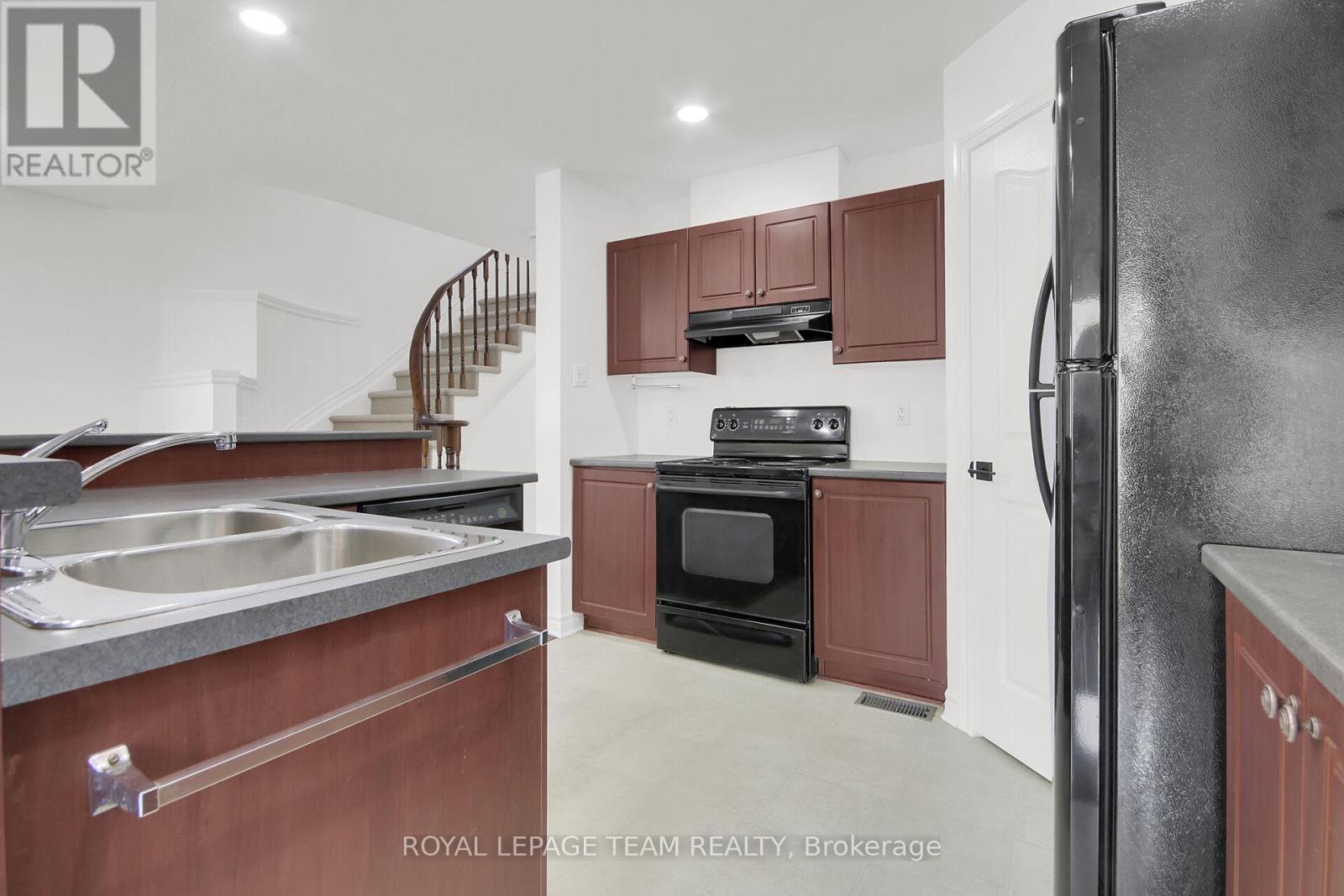3 Bed, 3 Bath House for Sale in Ottawa – 190 SADDLESMITH CIRCLE, Ottawa – MLS# X13240326 - Image 25