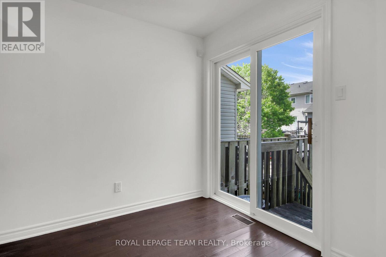 3 Bed, 3 Bath House for Sale in Ottawa – 190 SADDLESMITH CIRCLE, Ottawa – MLS# X13240326 - Image 18