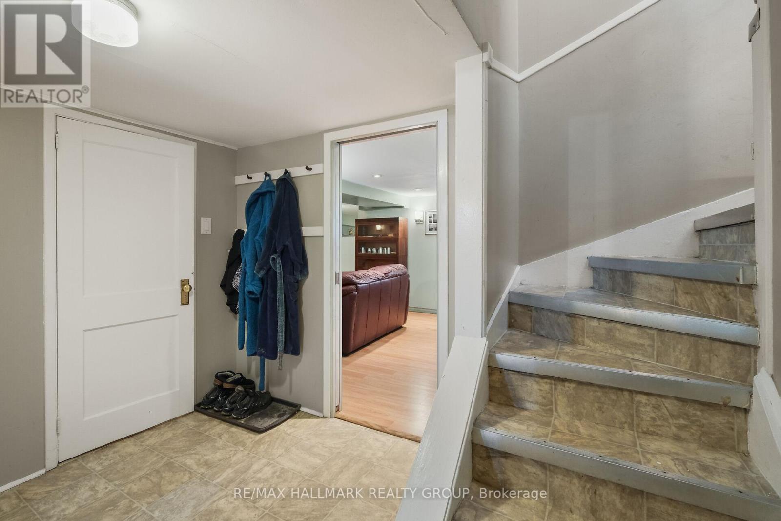 20 FERN AVENUE - 16