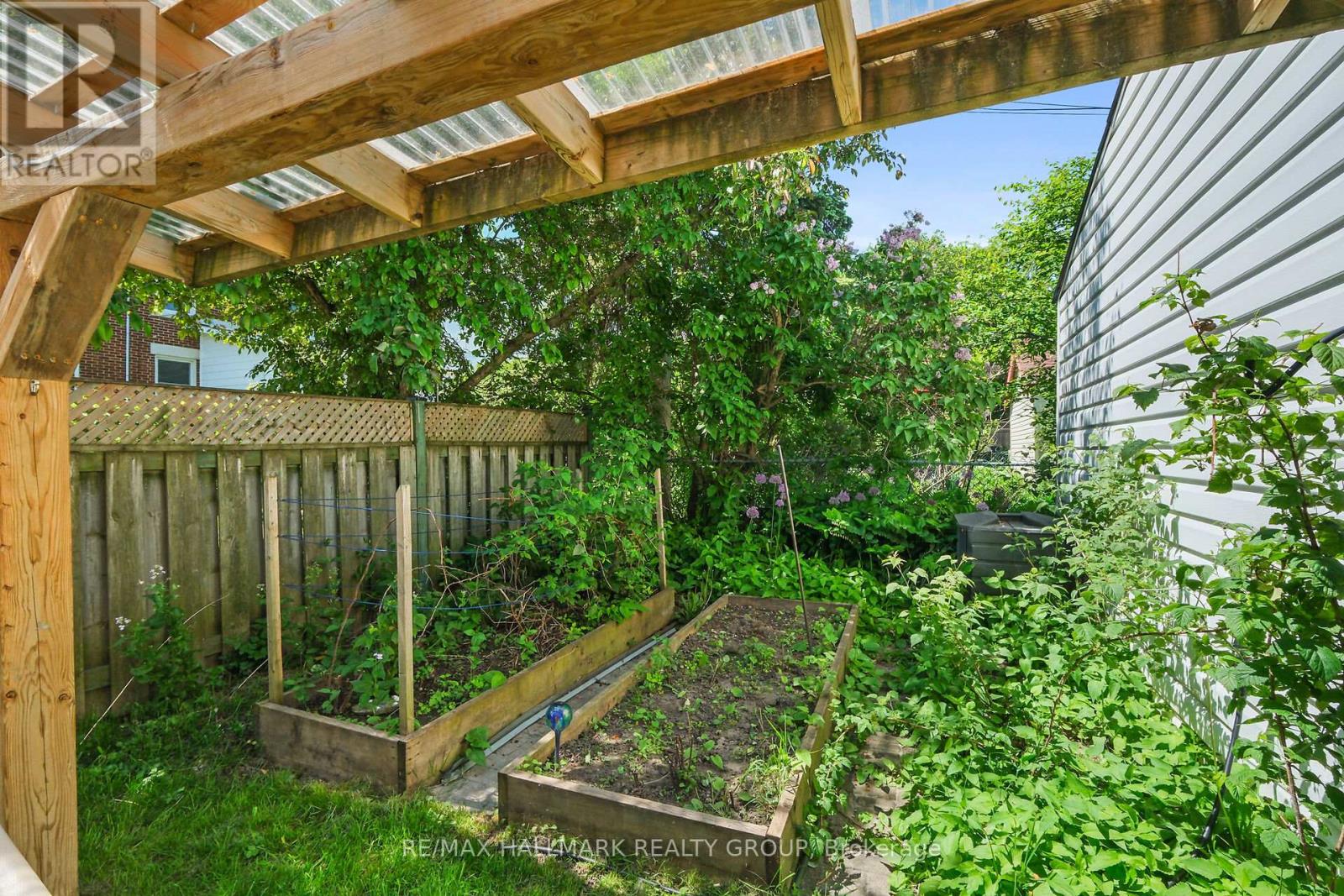 20 FERN AVENUE - 27