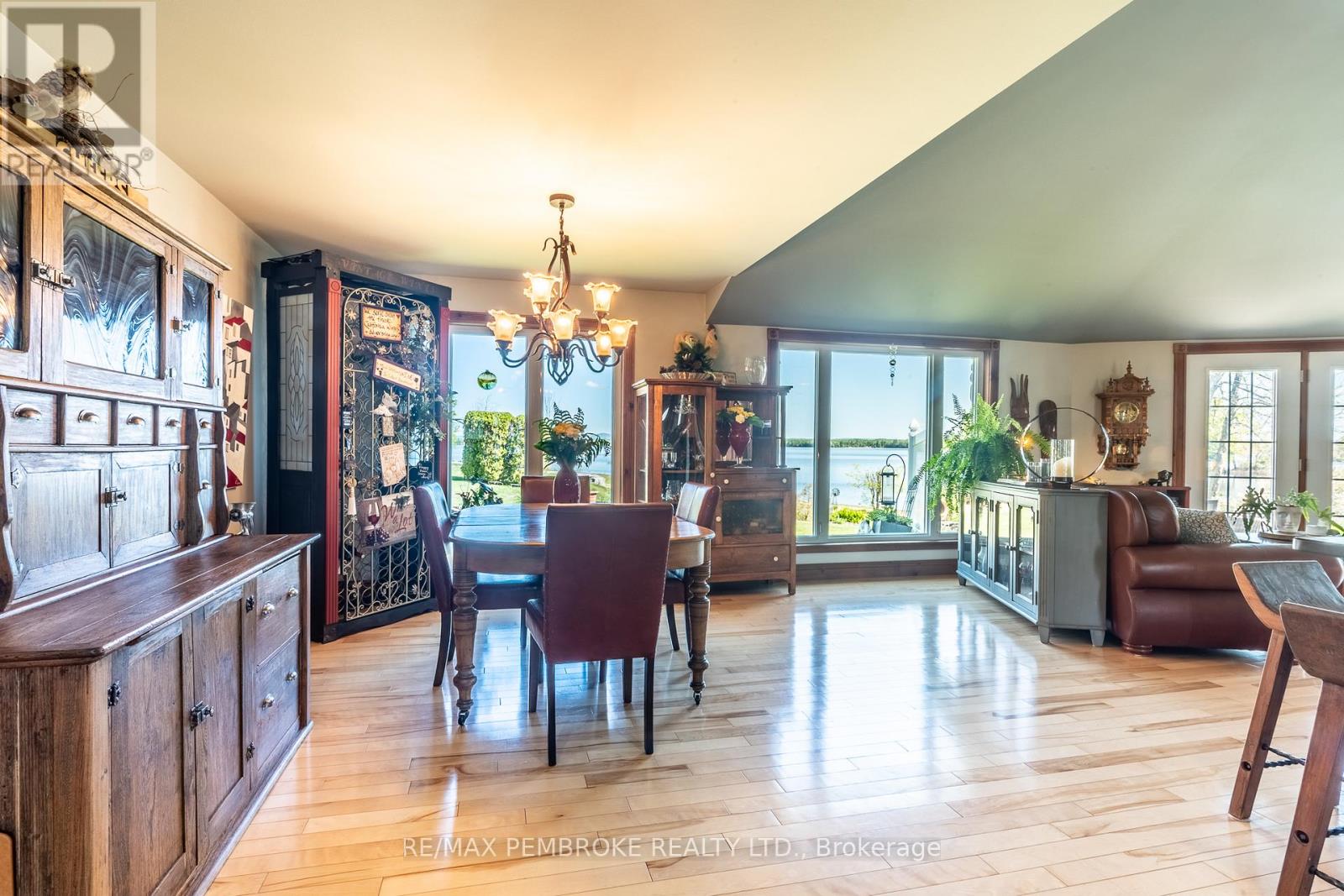 11 FAIRWAY DRIVE - 21