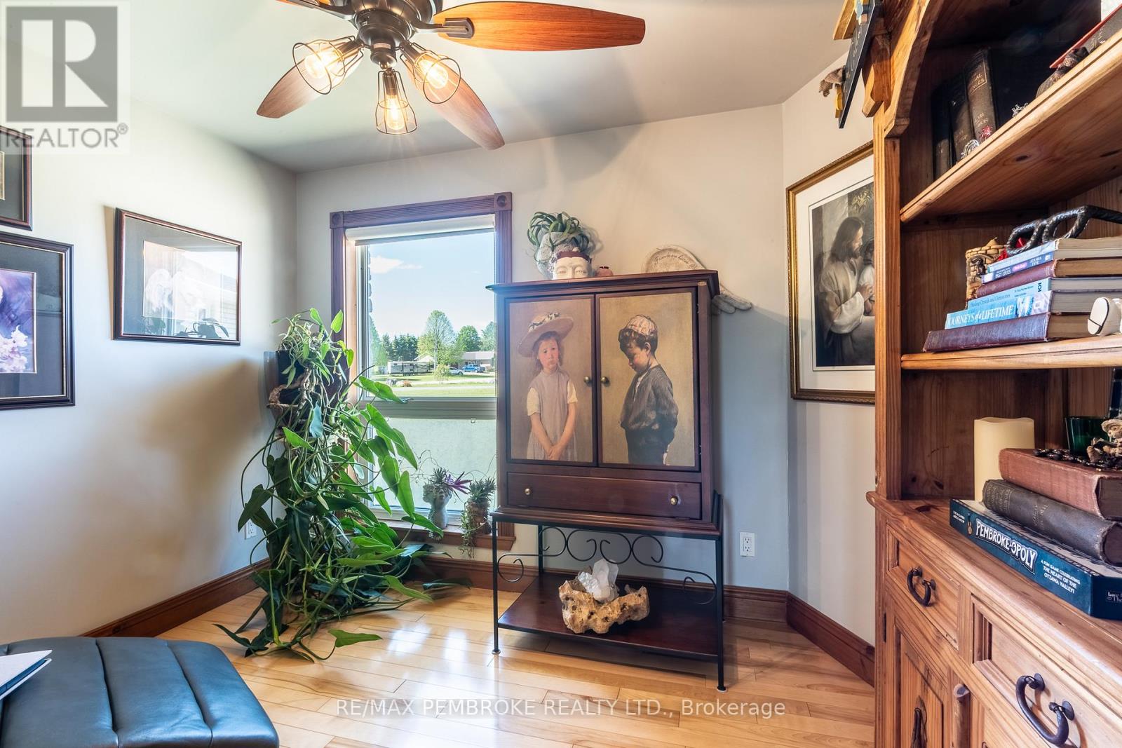 11 FAIRWAY DRIVE - 37