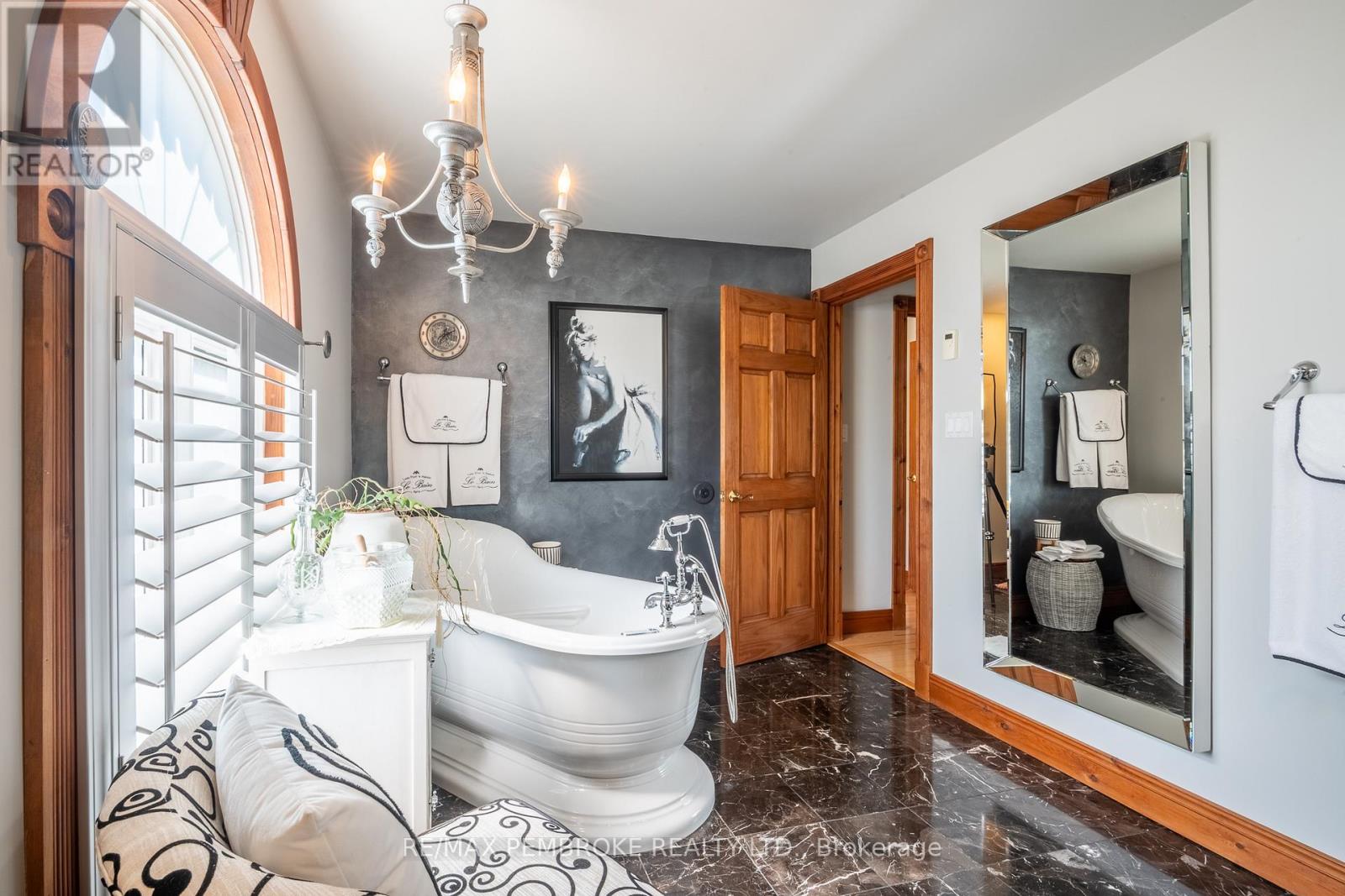 11 FAIRWAY DRIVE - 42